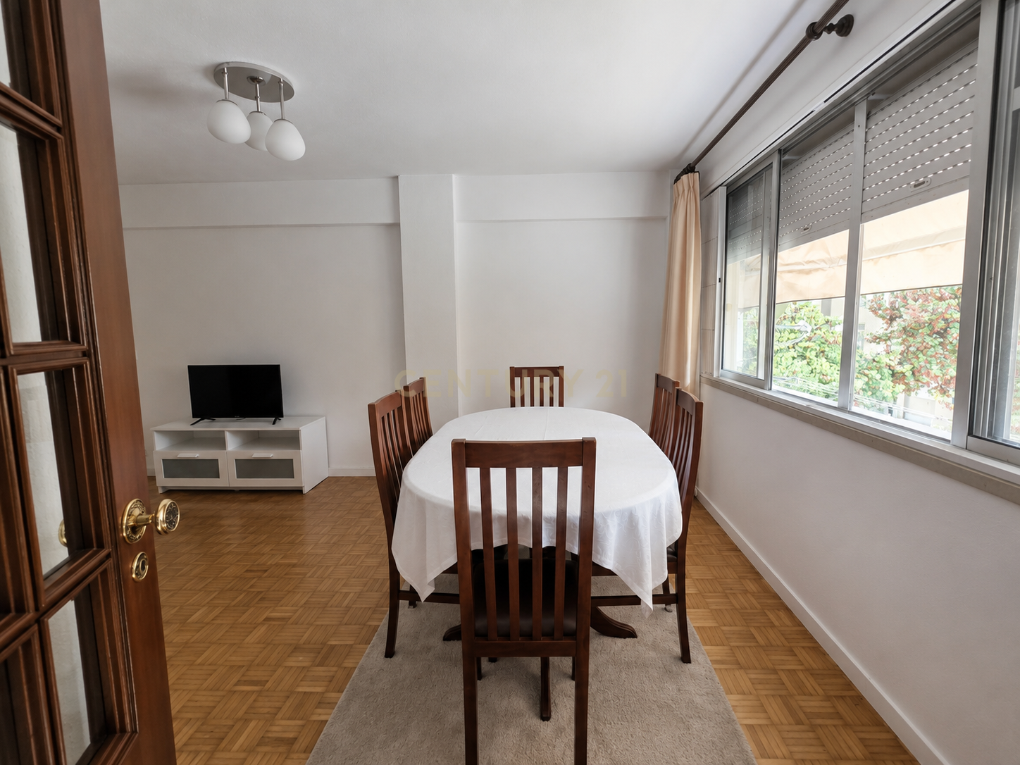 Fotografia 11 de T3 com Duas Frentes para Arrendamento em Benfica | Excelente Luminosidade | 1.600€/mês
