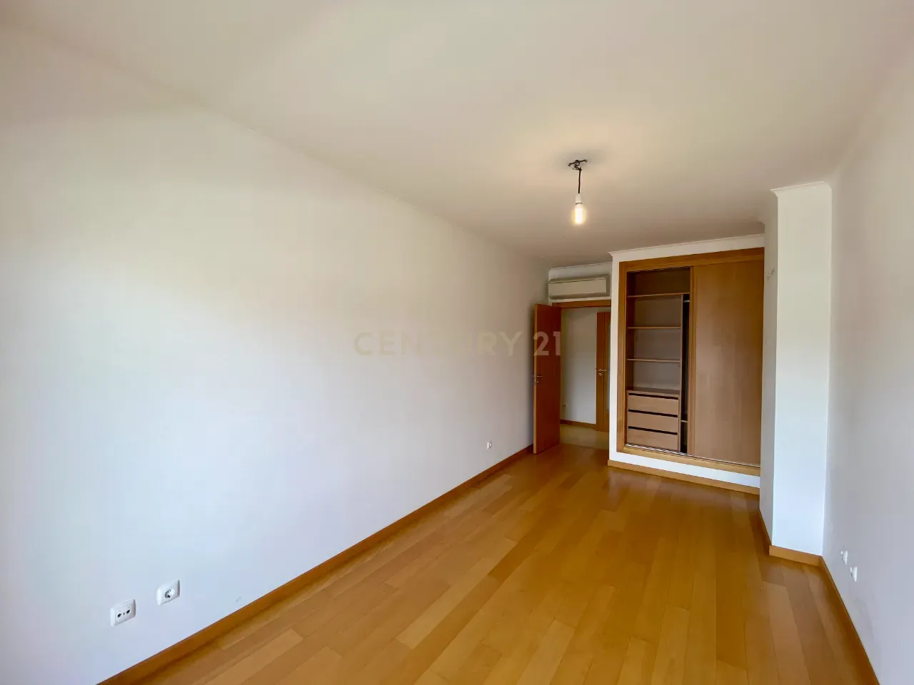 Apartamento T2 para Arrendamento em Caldas da Rainha - Image 12