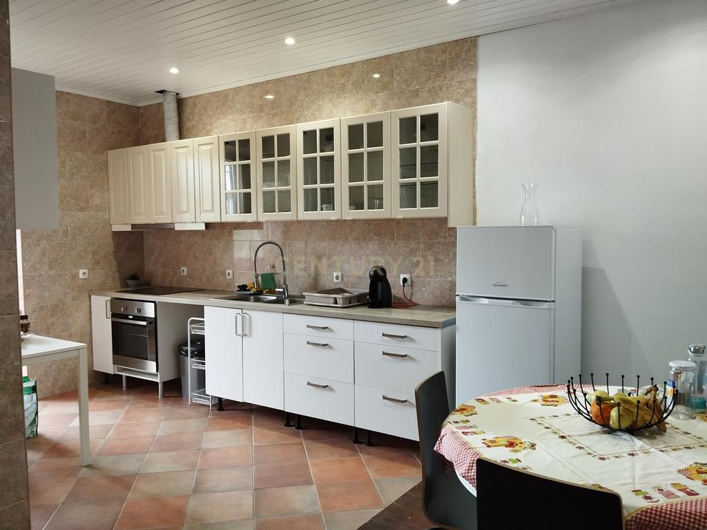 Apartamento T4 em Santarém - Image 1