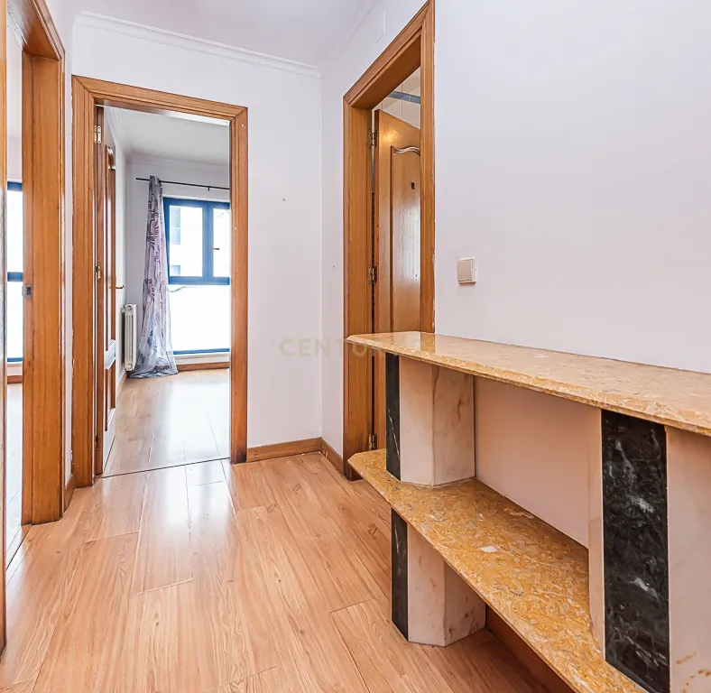 Duplex T4 em Quinta do Anjo, Palmela - 170m² com Varanda, Terraço e Garagem - Image 10