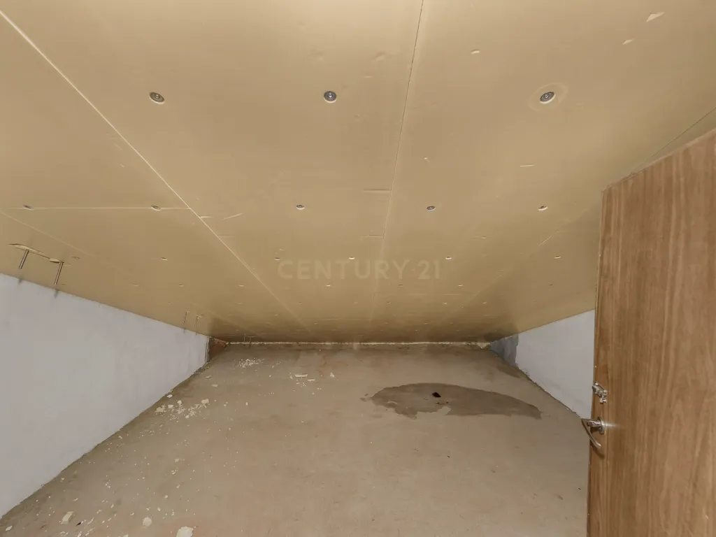 MORADIA T5 COM GARAGEM E PISCINA, 327 M² DE TERRENO PARA USUFRUIR - Image 51