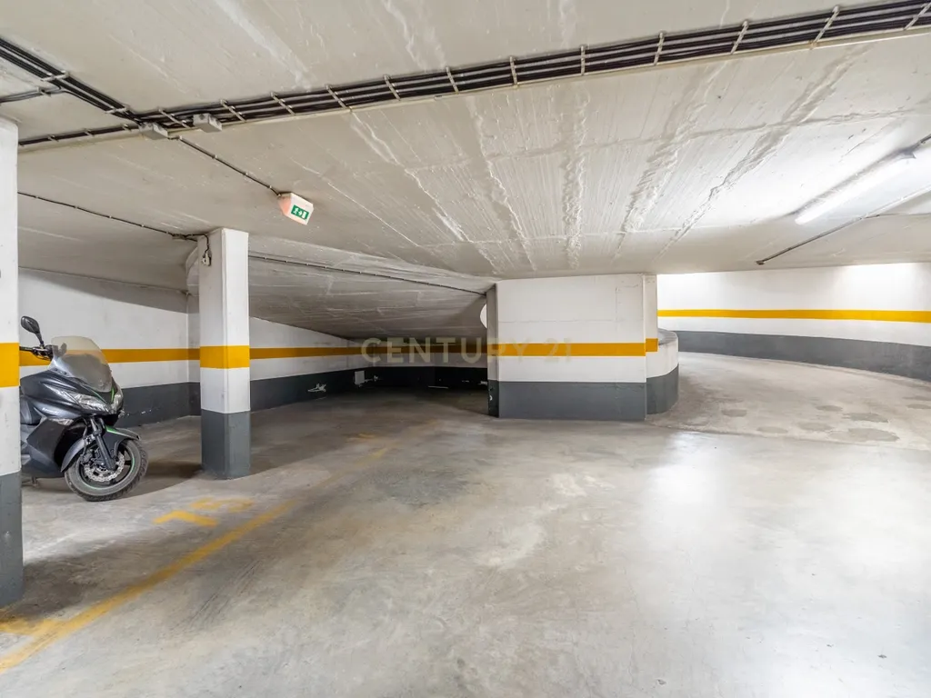 Excelente T3 em Lagoa | Localização Privilegiada perto de Tudo - Image 47