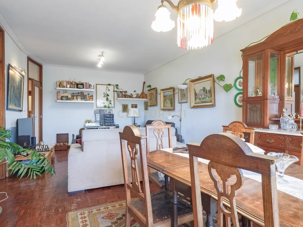 Apartamento T4 com Elevador e Vistas Deslumbrantes em Matosinhos Sul - Image 2