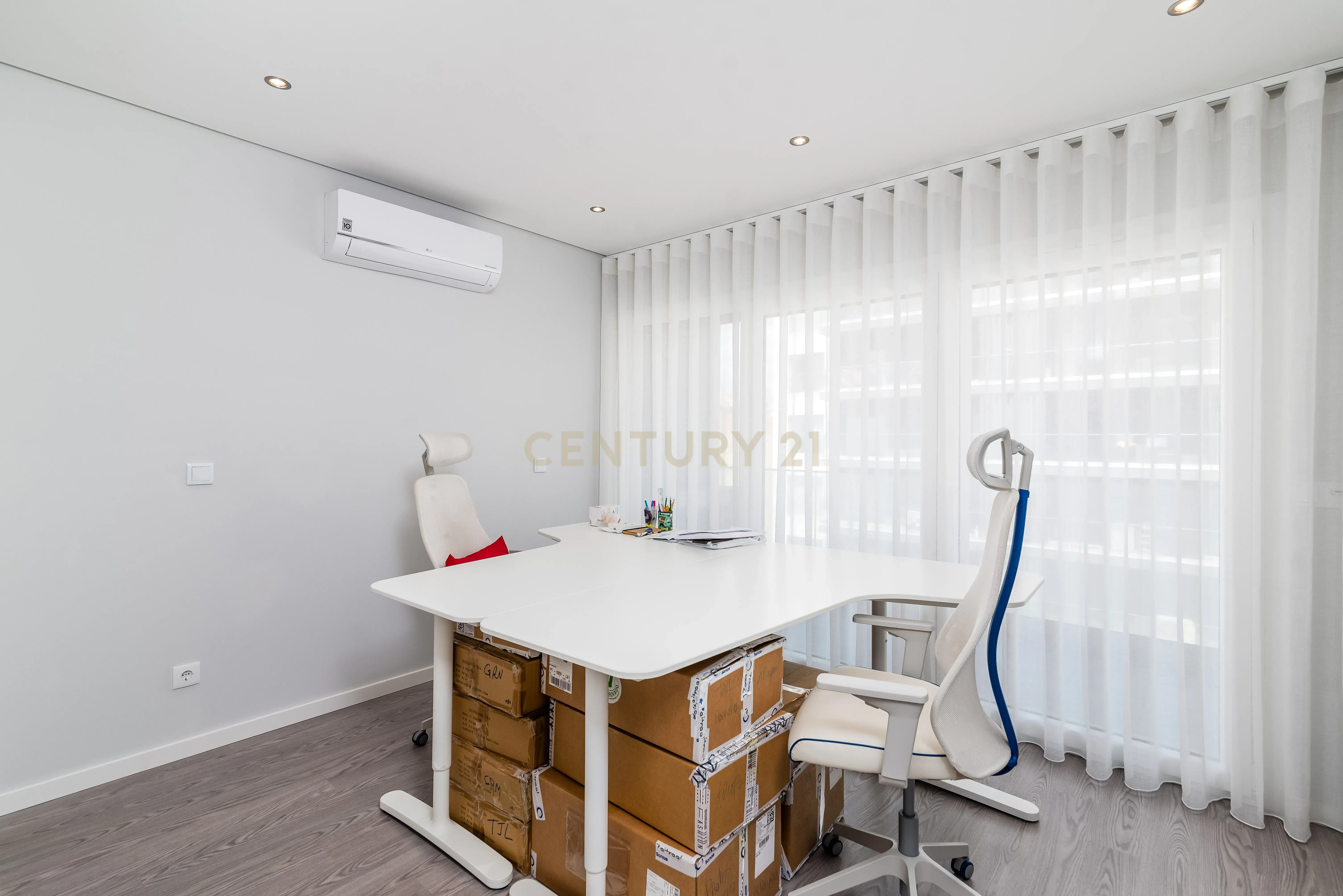 Luxuoso Apartamento T3 em Odivelas com Vista Panorâmica - Image 27