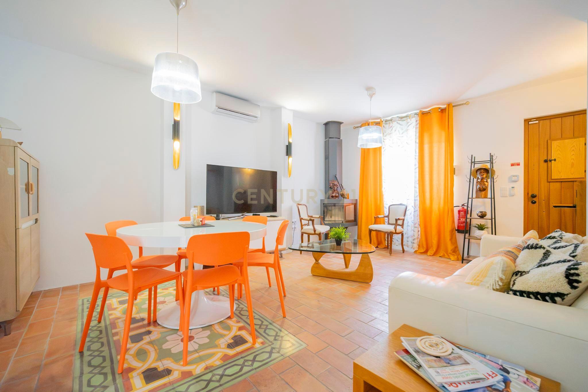 Fotografia 3 de Casa Renovada T3-em Olhão na Baixa , Licença AL, Vista Panorâmica e Piscina