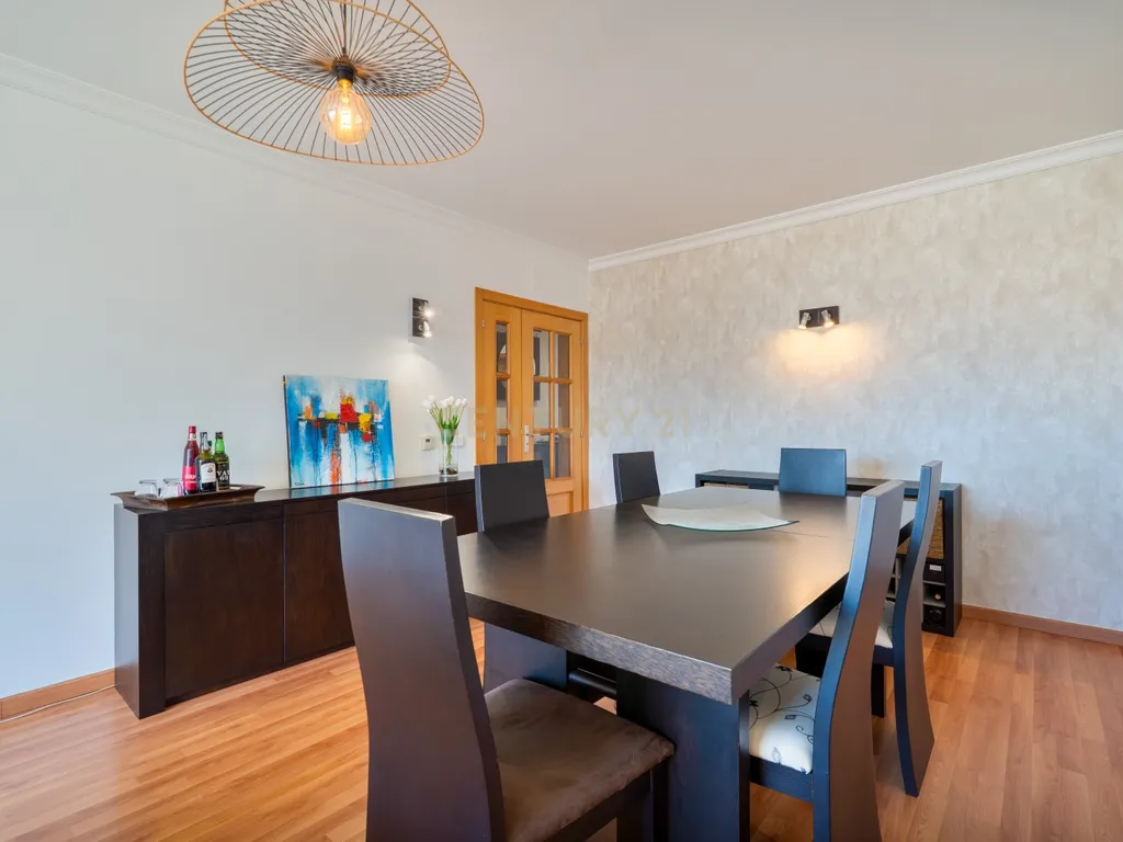 Excelente T3 em Lagoa | Localização Privilegiada perto de Tudo - Image 2