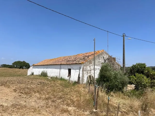 Herdade com 59,225 ha , 687m2 urbano, nascente de água, em Colos, Odemira - Image 37