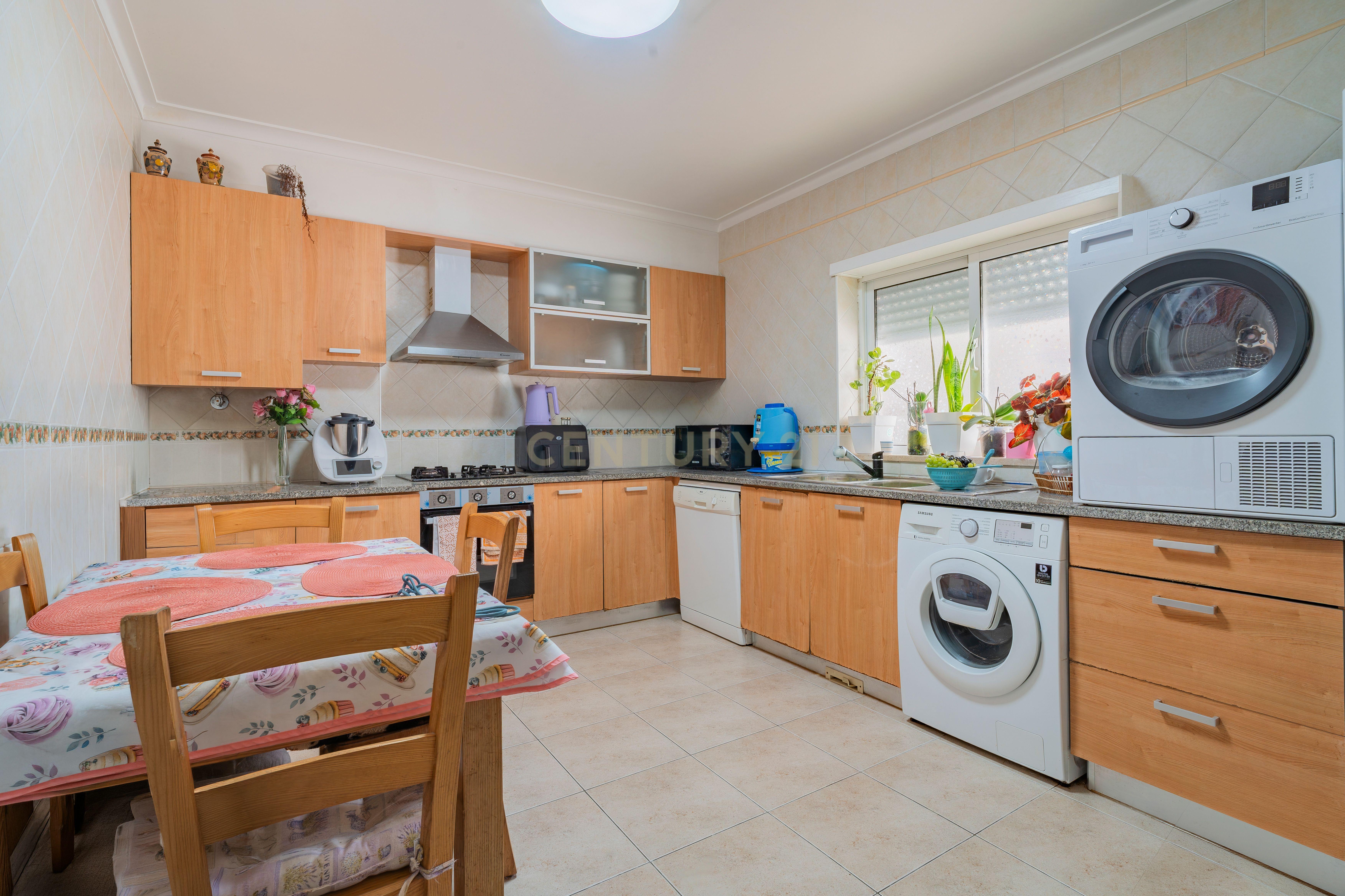 Fotografia 3 de Apartamento T3 Rés-do-Chão com Garagem | Excelente Localização | Marinha Grande
