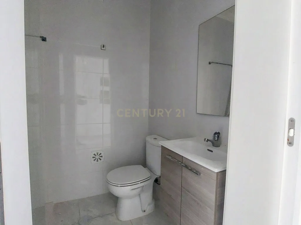 Apartamento T2 na Venteira, Amadora - Image 12