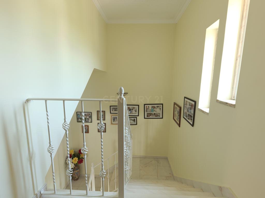 Moradia T4 Isolada com Jardim e Garagem em Olalhas – Tomar - Image 18