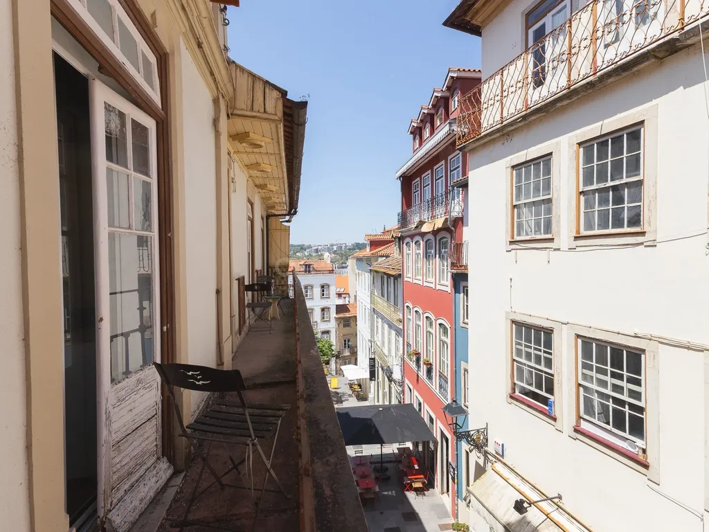 T4 Renovado no Coração da Quebra Costas – Coimbra - Image 2