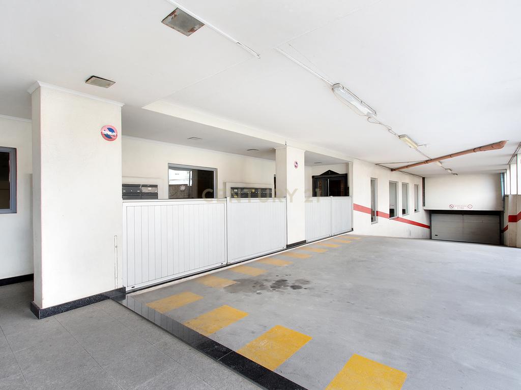 Apartamento T3 com 2 Estacionamentos e Arrecadação no Centro de Mem Martins - Image 29