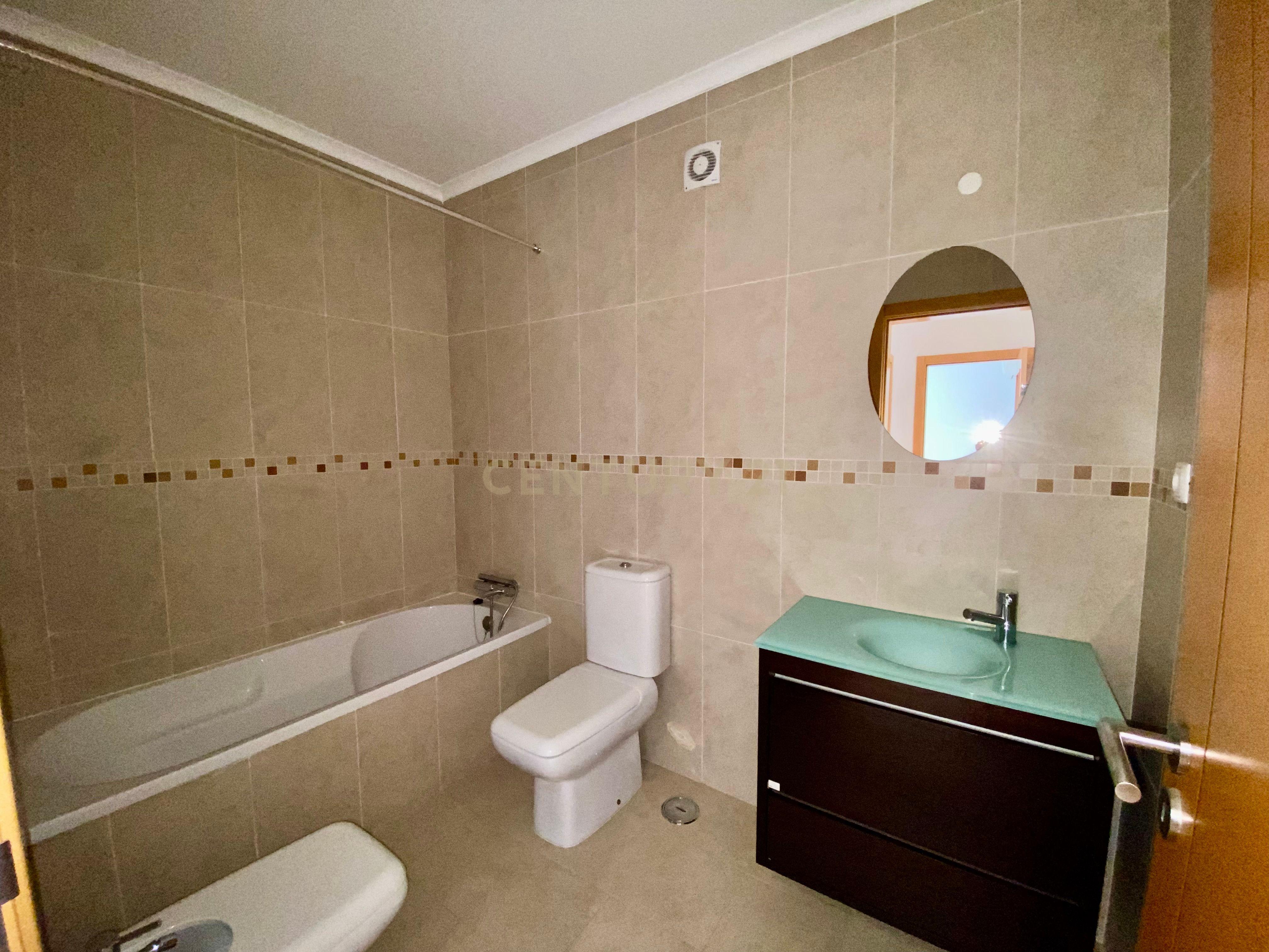 Apartamento T2 para Arrendamento em Caldas da Rainha - Image 13