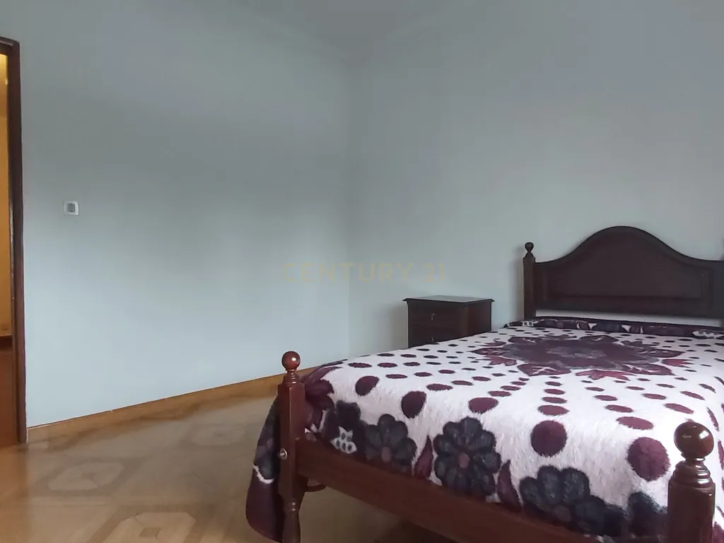 🌞 Apartamento T4 Luminoso com Excelentes Áreas e Garagem– Zona Premium de Beja - Image 5