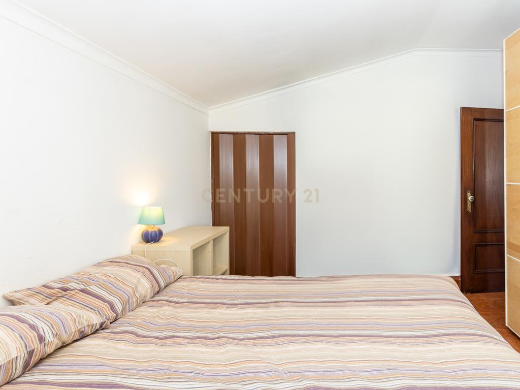 Moradia T5 no centro da Quinta do Conde – Espaço, Conforto e Localização Perfeita - Image 45