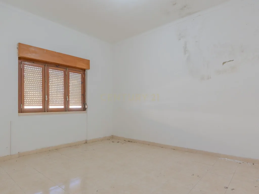 Moradia Isolada com Terreno de 1041 m² – Um Mundo de Possibilidades! - Image 15