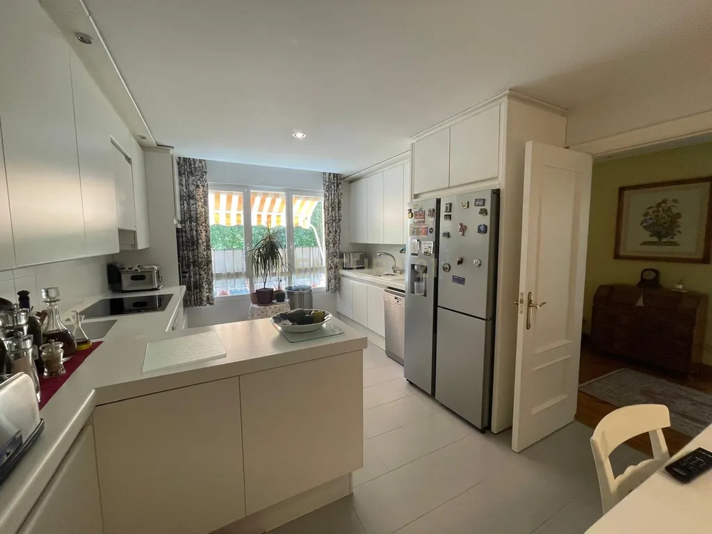 Luxuosa Moradia Renovada em Madrid com Vista para a Cidade - Image 53