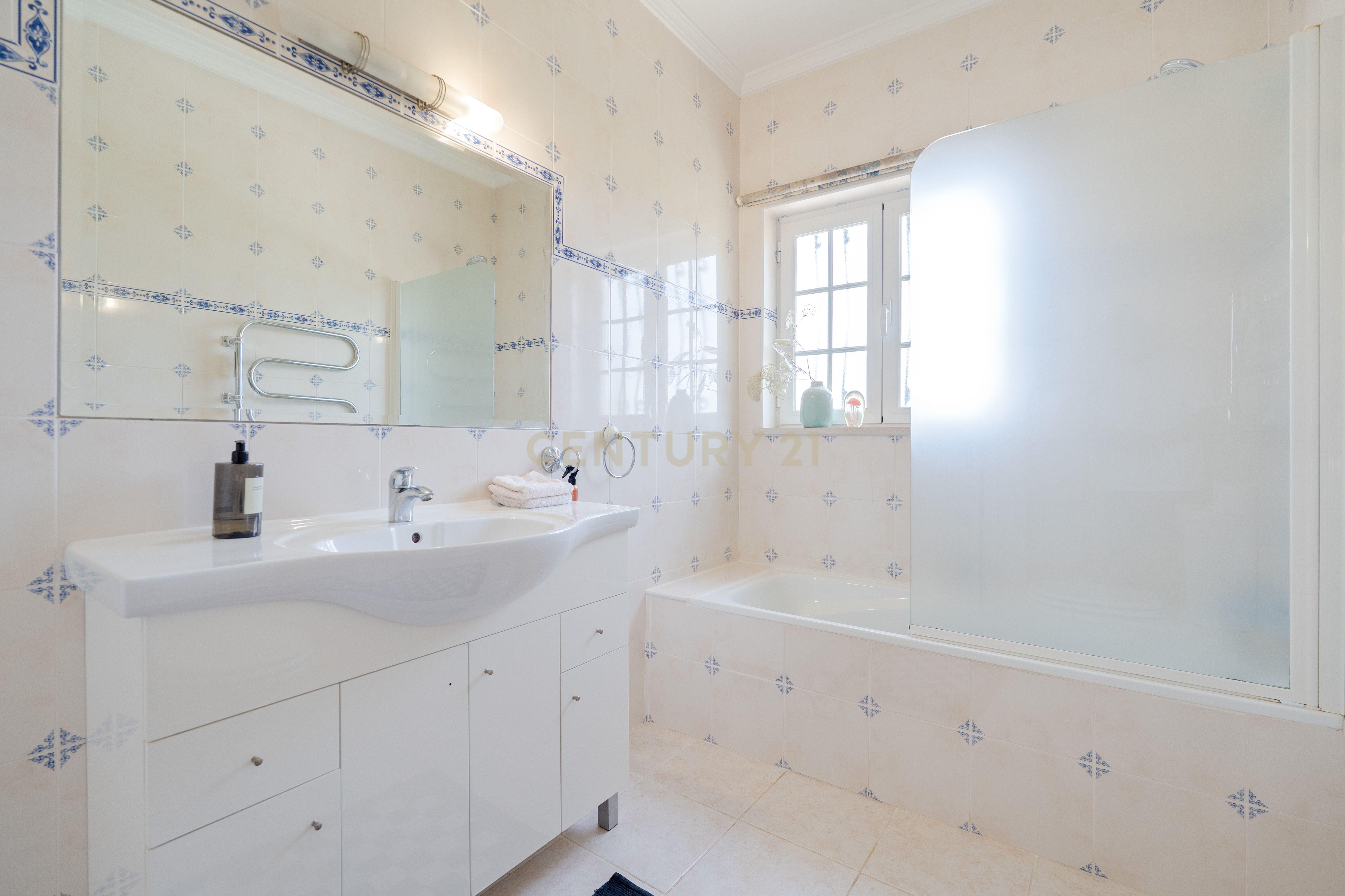 Casa de Luxo em Albufeira com Vista Panorâmica e Piscina - Image 19