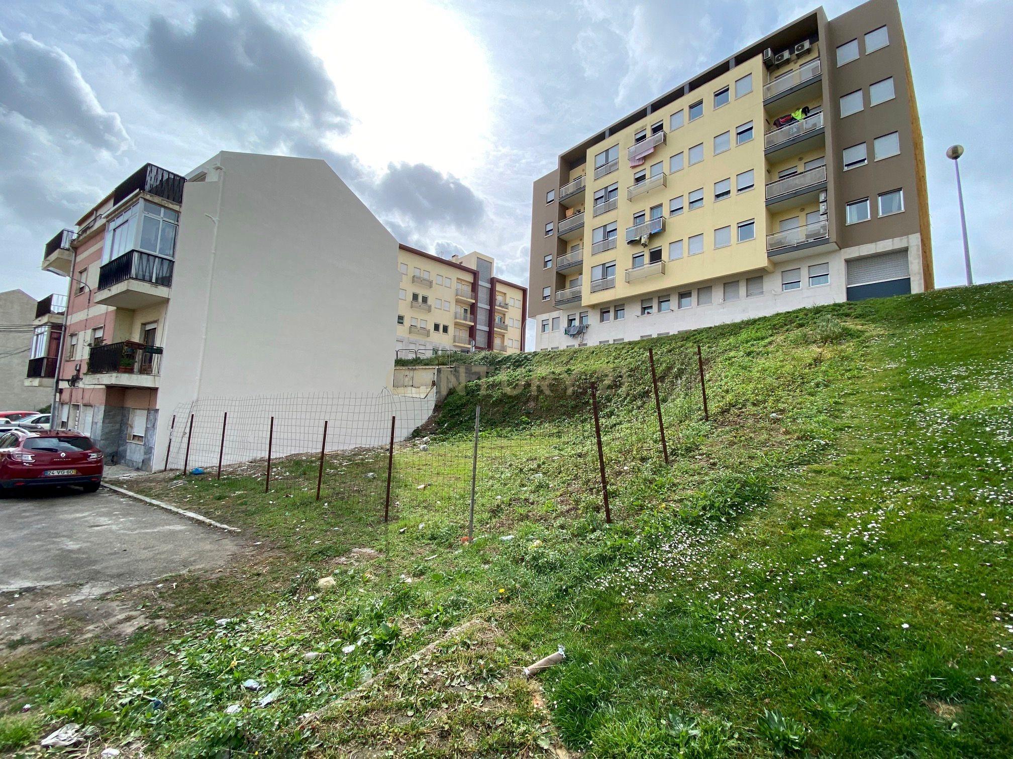 Fotografia 3 de Venda de Terreno Urbano no Concelho de Loures