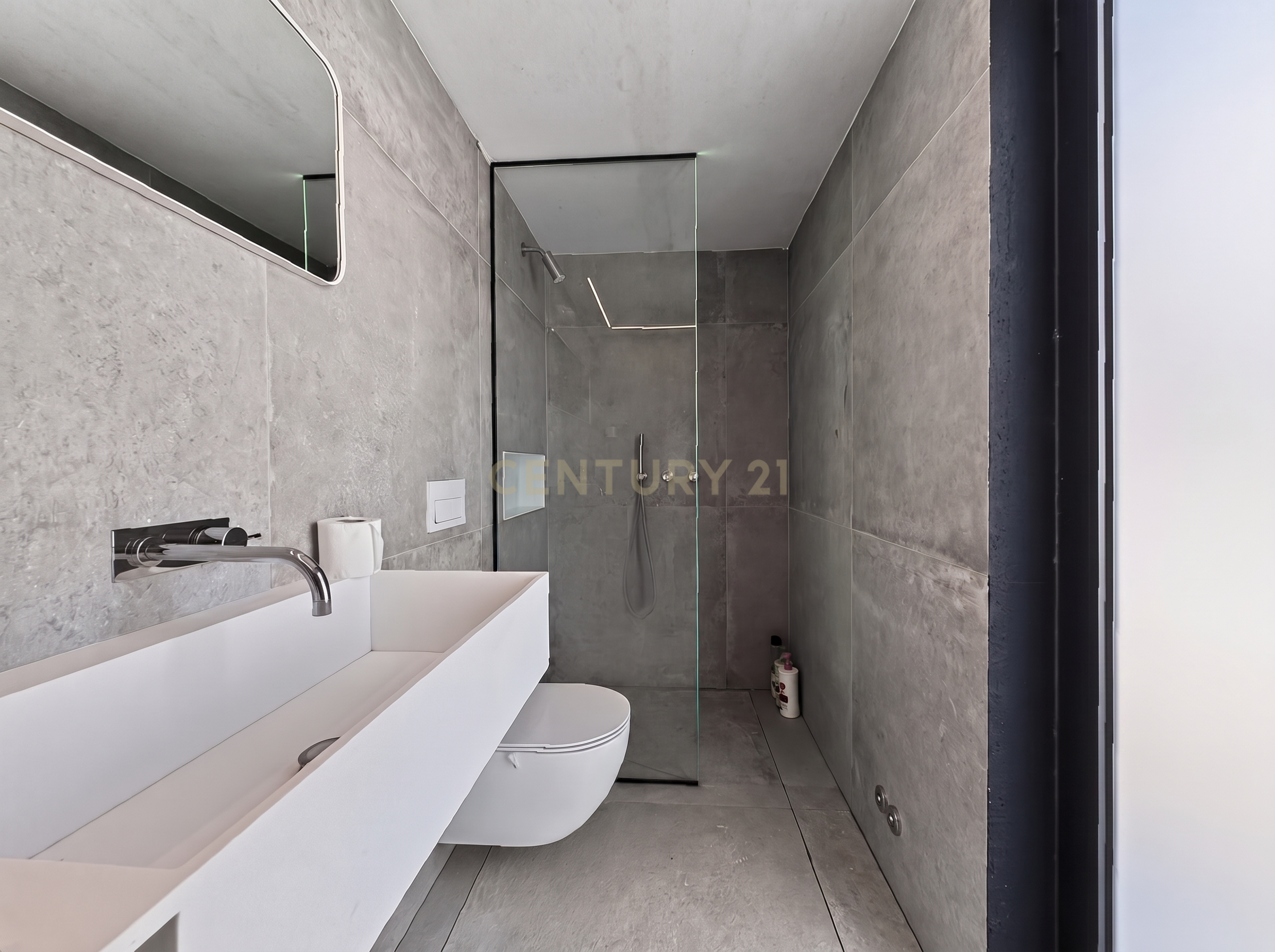 Fotografia 7 de Moradia T3 de Excelência na Aroeira  – Conforto, Elegância e Qualidade de Construção