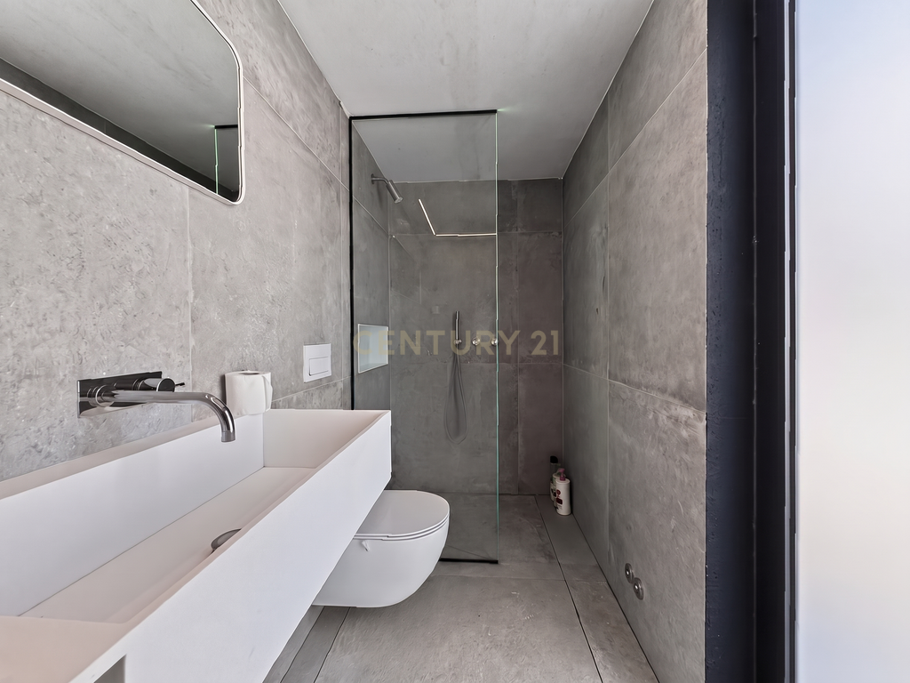 Moradia T3 de Excelência na Aroeira – Conforto, Elegância e Qualidade de Construção - Image 7