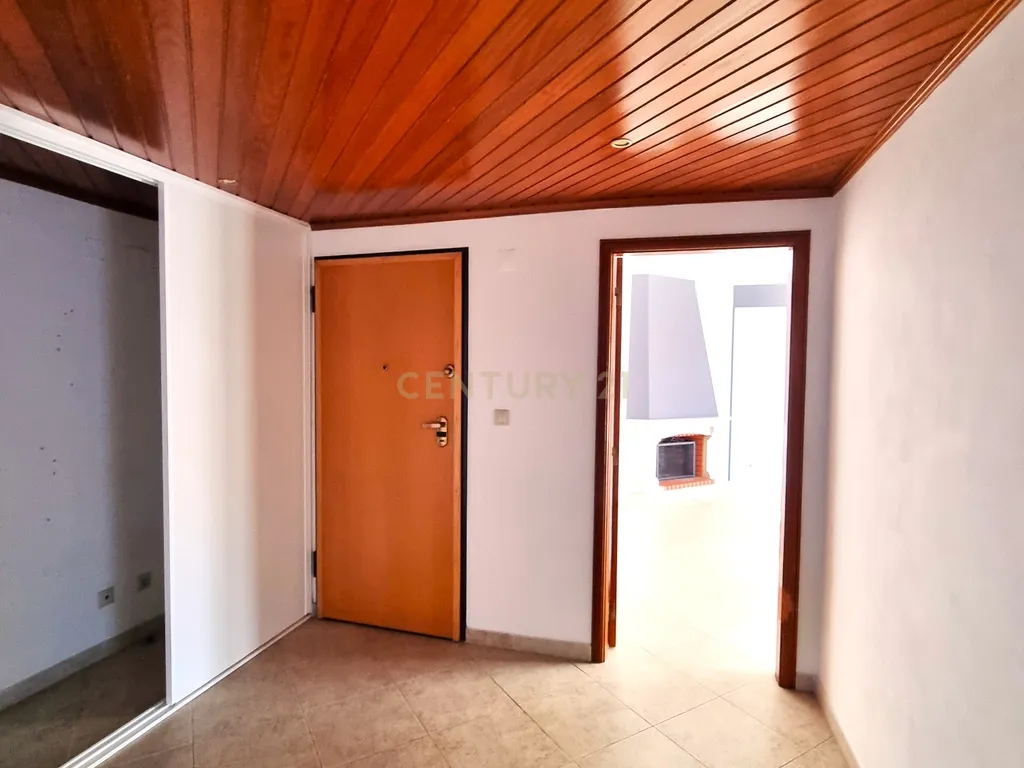Apartamento T2 com Vista Panorâmica e garagem - Image 20