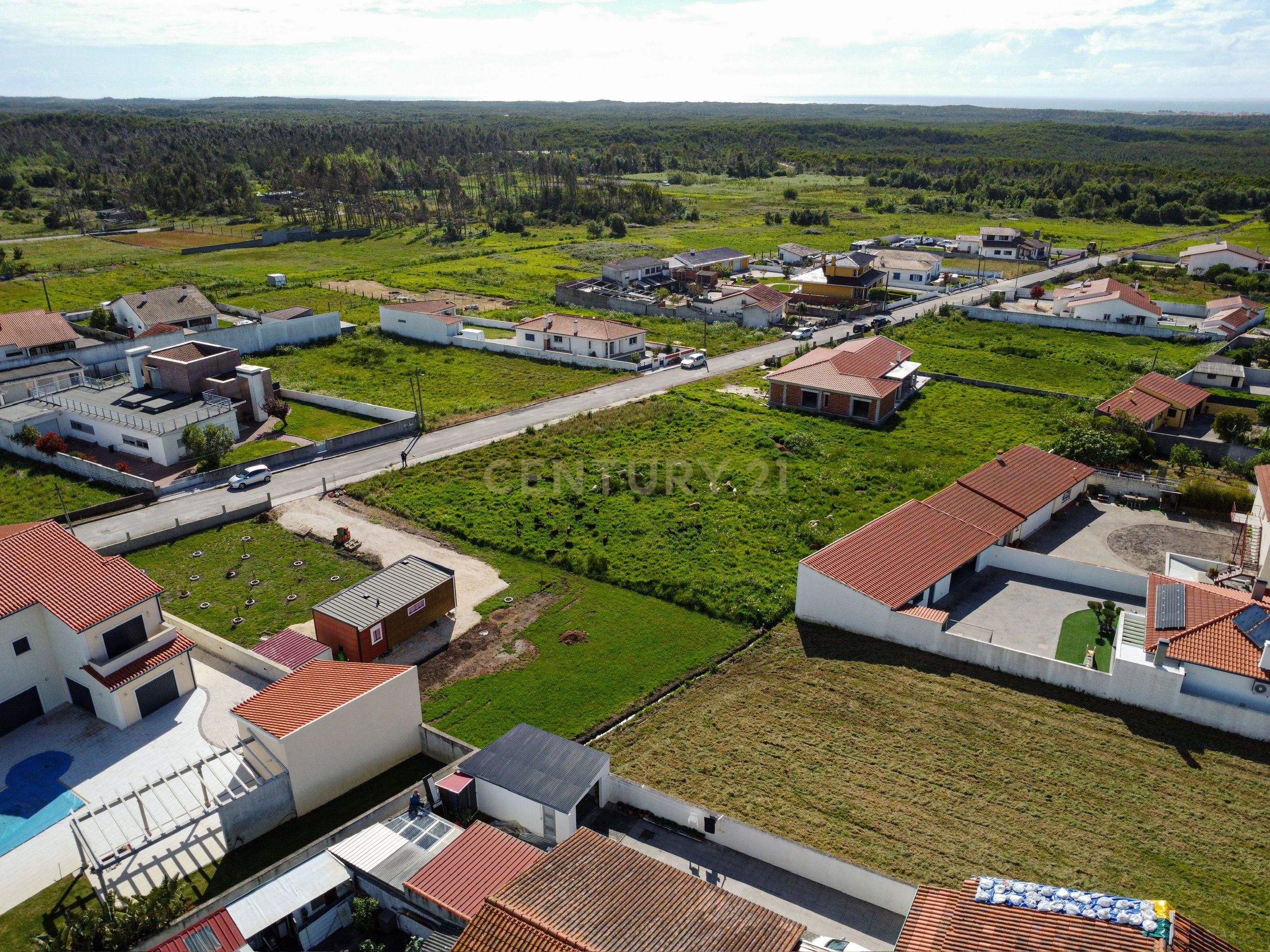 Fotografia 8 de TERRENO URBANO PARA CONSTRUÇÃO EM VIEIRA DE LEIRIA COM  1.039 m²
