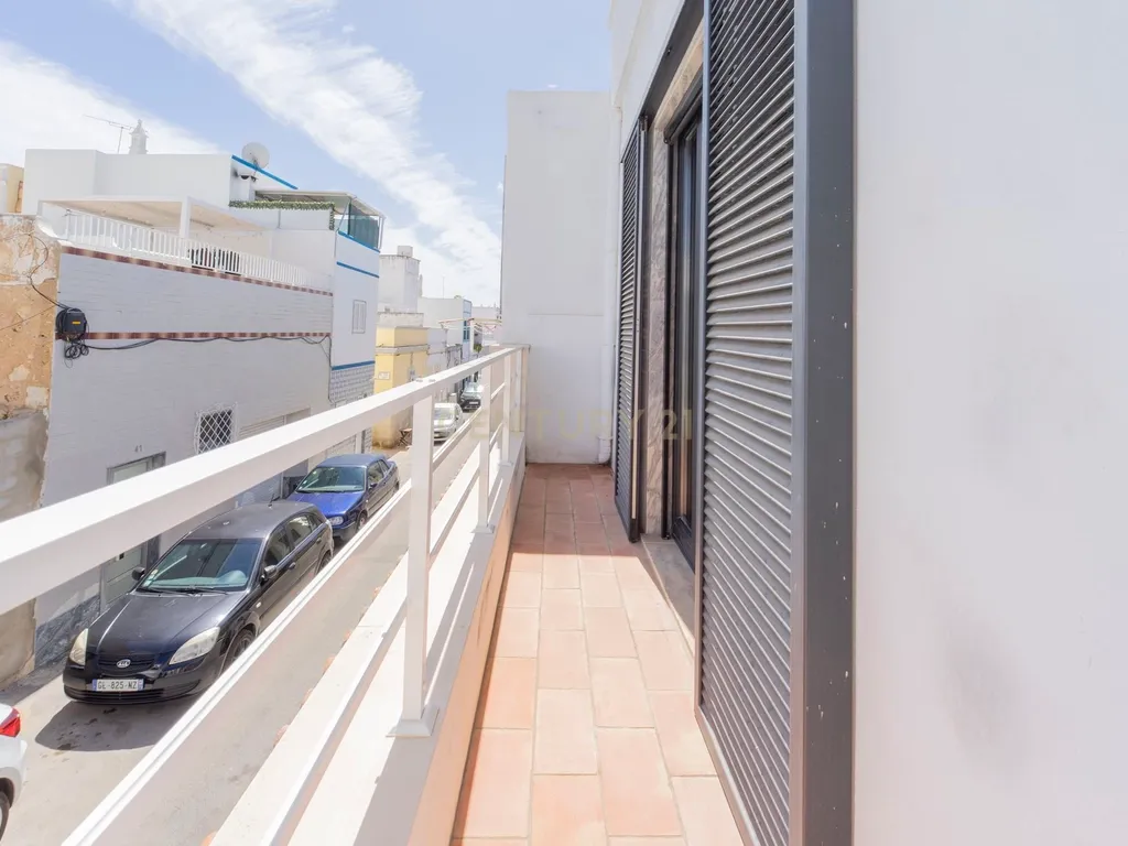 Casa Renovada T3-em Olhão na Baixa , Licença AL, Vista Panorâmica e Piscina - Image 27