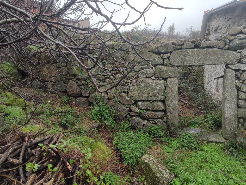 Casa em Ruínas em Casal da Serra, São Vicente da Beira, Castelo Branco - Image 2