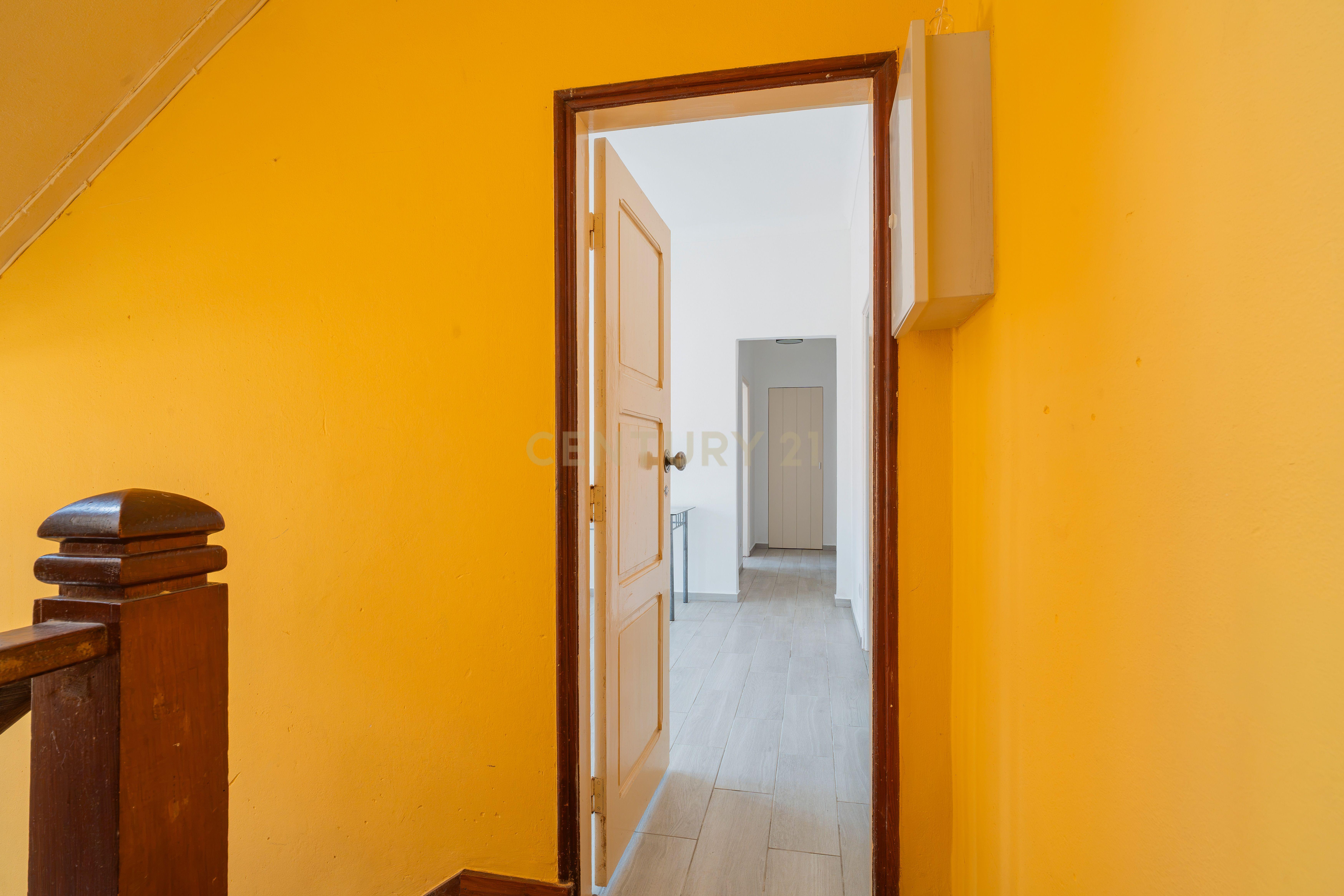 Fotografia 10 de Apartamento T3 Remodelado com Espaço Exterior Privativo | Alcobaça