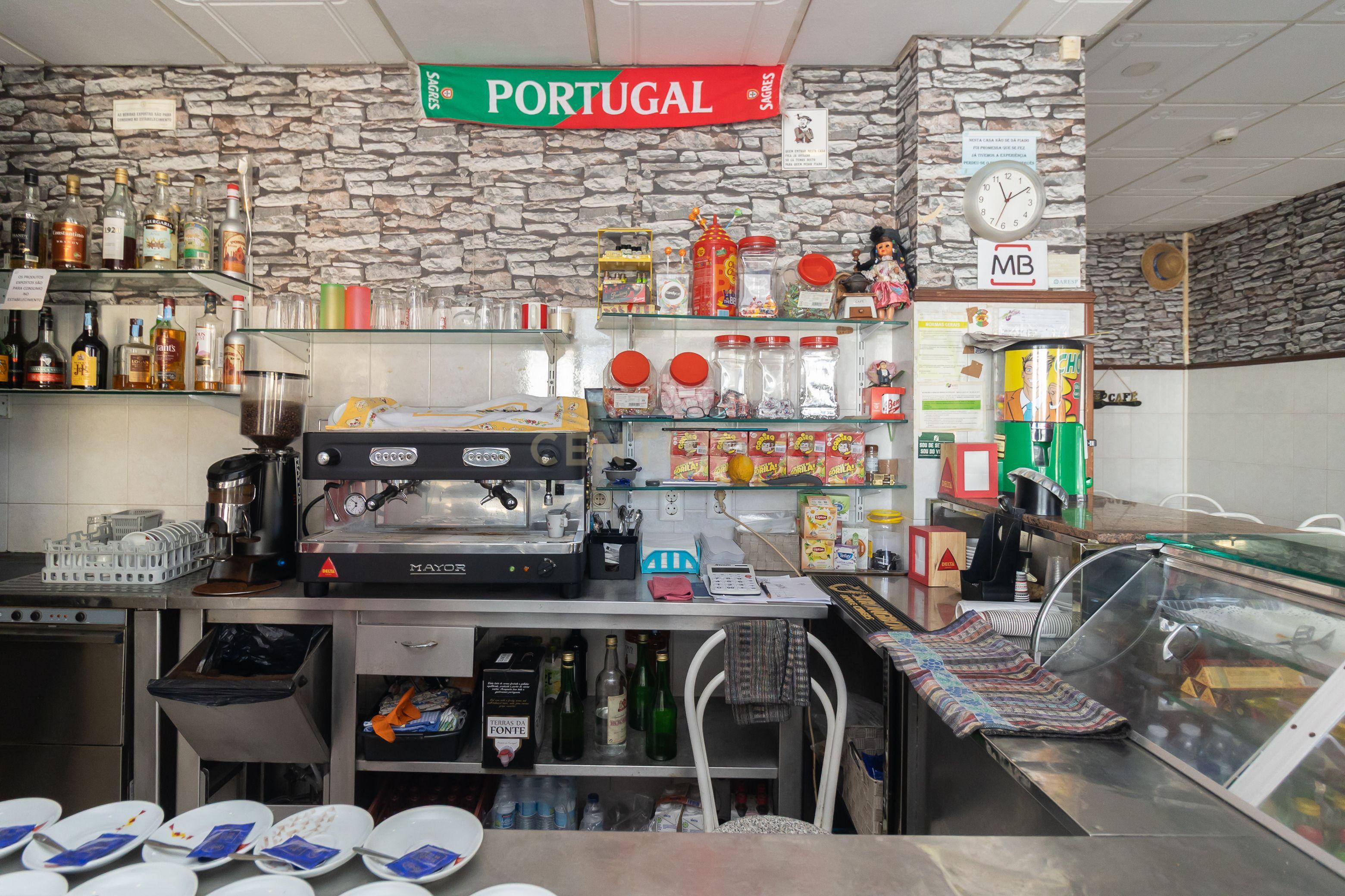 Espaço comercial à venda na Rua Henrique Augusto Pereira, nº2 - Image 19