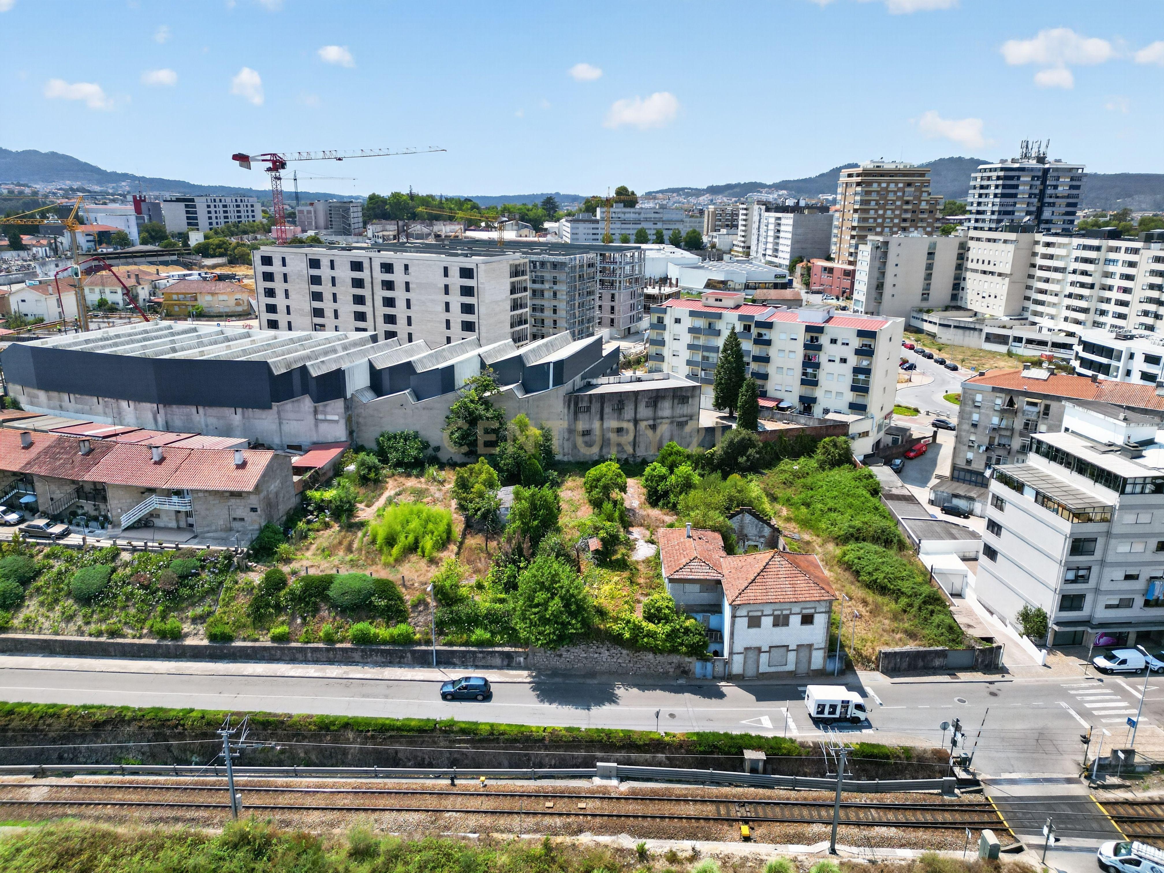 Fotografia 10 de Moradia com terreno para construção em altura em Arcozelo, Barcelos