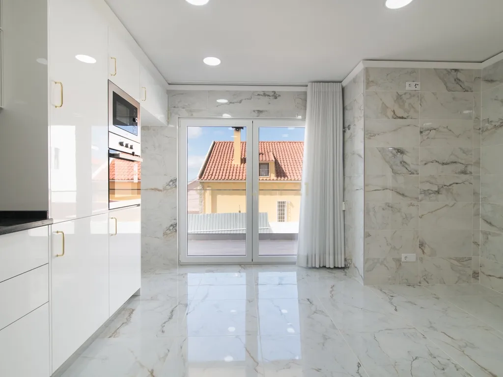 Moradia nova para estrear, de Sonho com Vista Panorâmica Sobre Lisboa no Bairro Casal do Bispo - Image 18