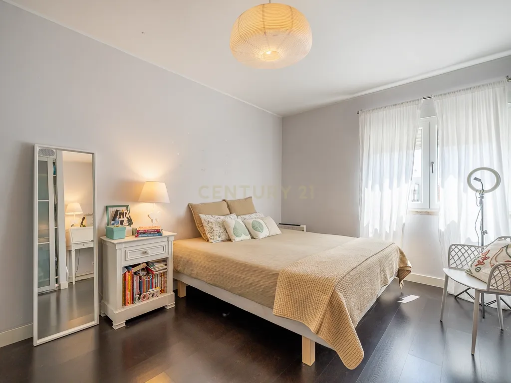 Espaçoso T3 em Miraflores - Image 11
