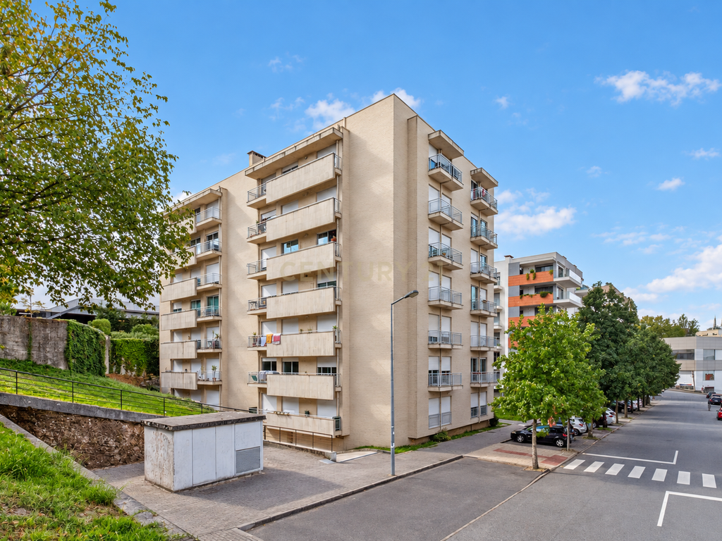 Excelente Apartamento T3 com Garagem em Real, Braga - Image 1