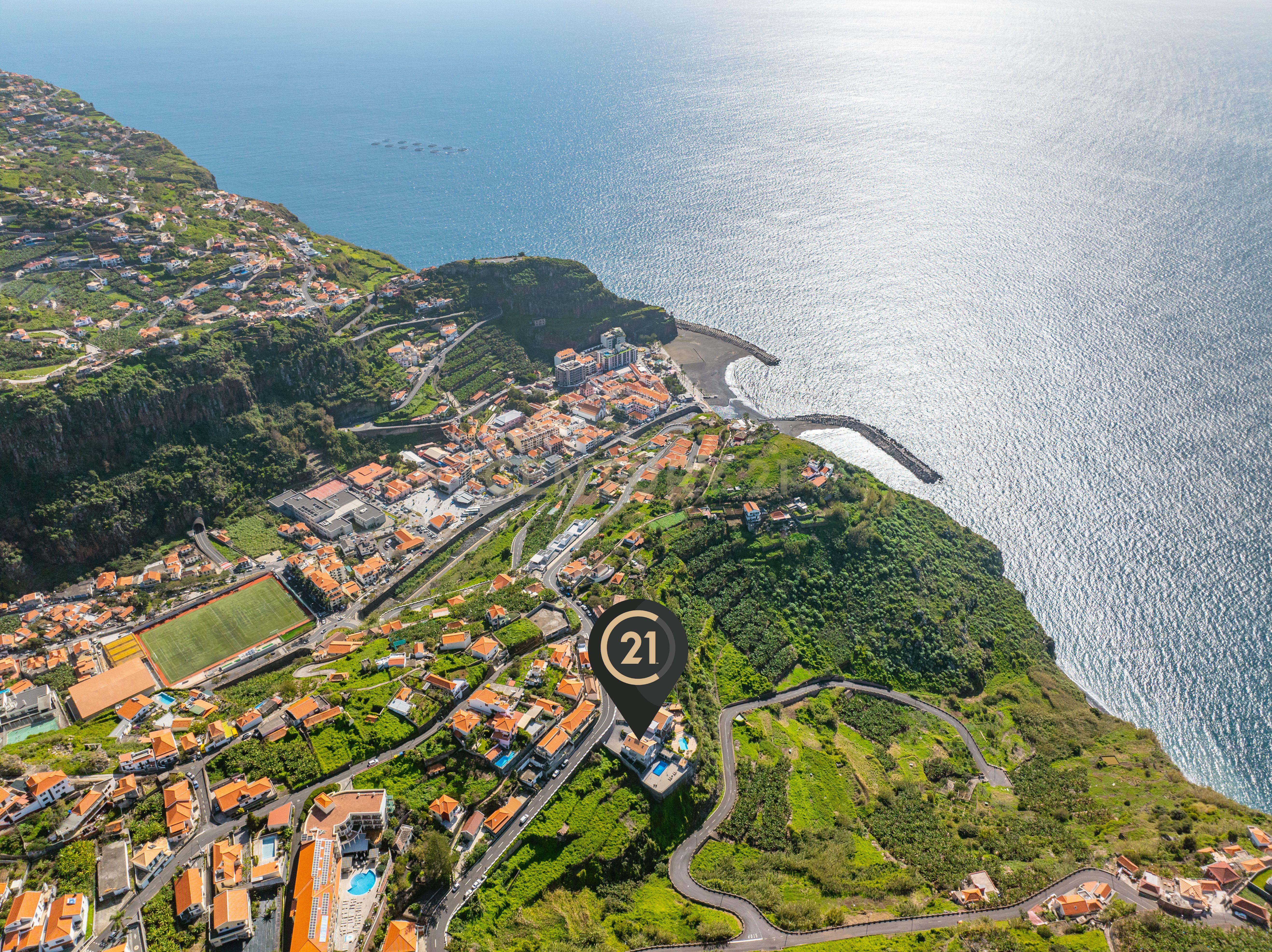 Moradia de Exceção em Ribeira Brava – Luxo, Conforto & Rentabilidade - Image 3