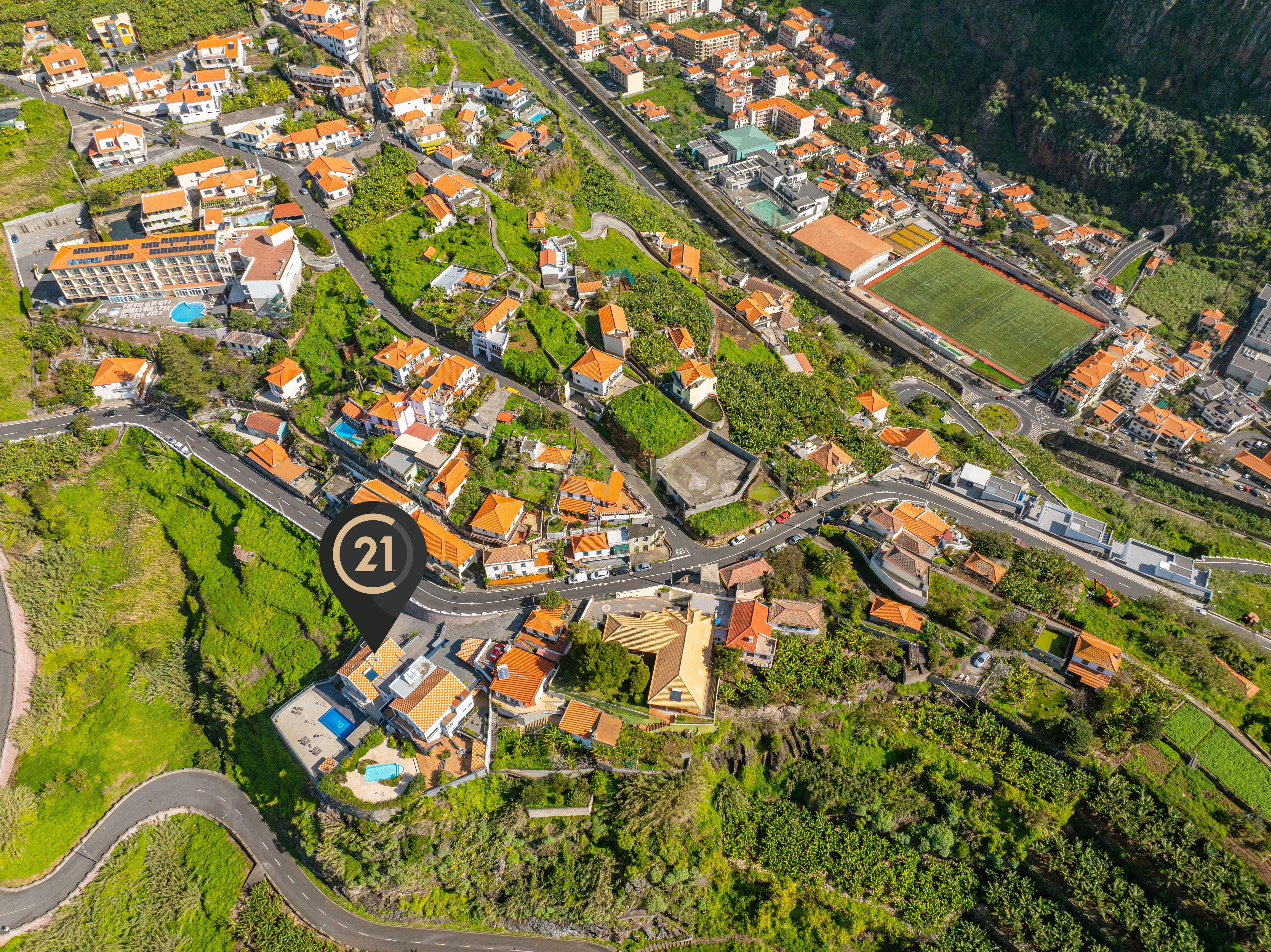 Moradia de Exceção em Ribeira Brava – Luxo, Conforto & Rentabilidade - Image 5
