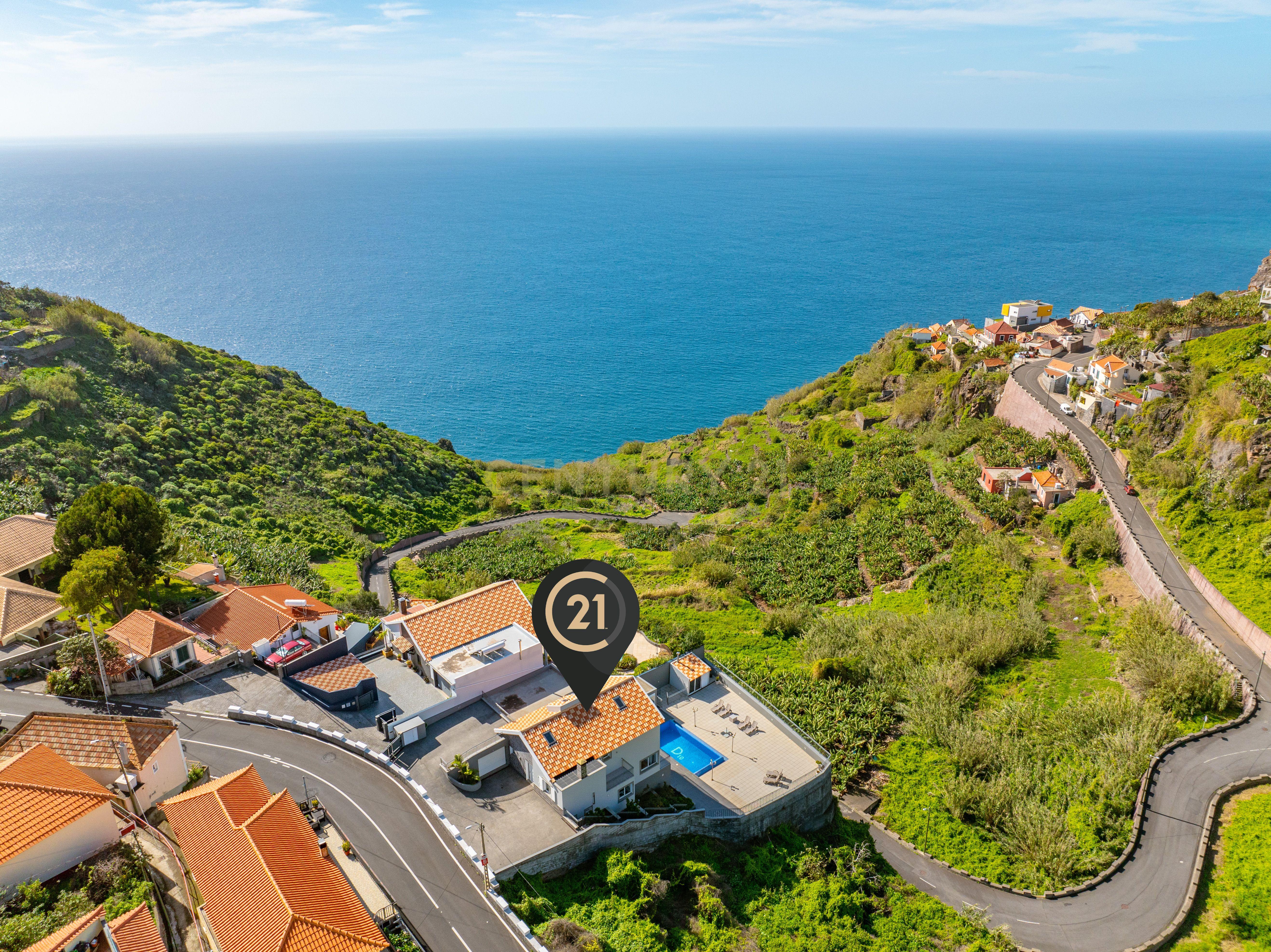 Moradia de Exceção em Ribeira Brava – Luxo, Conforto & Rentabilidade - Image 6