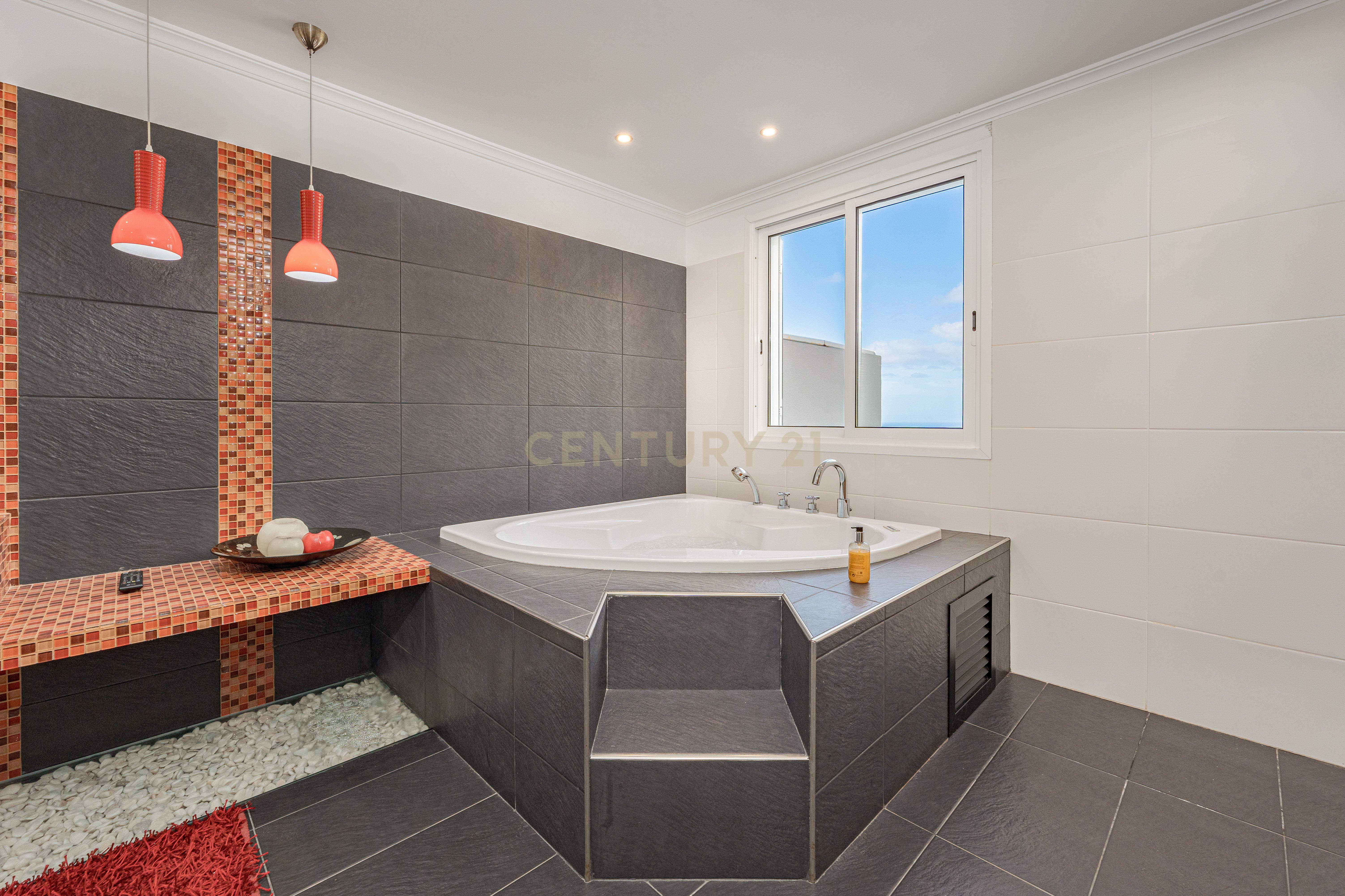 Moradia de Exceção em Ribeira Brava – Luxo, Conforto & Rentabilidade - Image 21