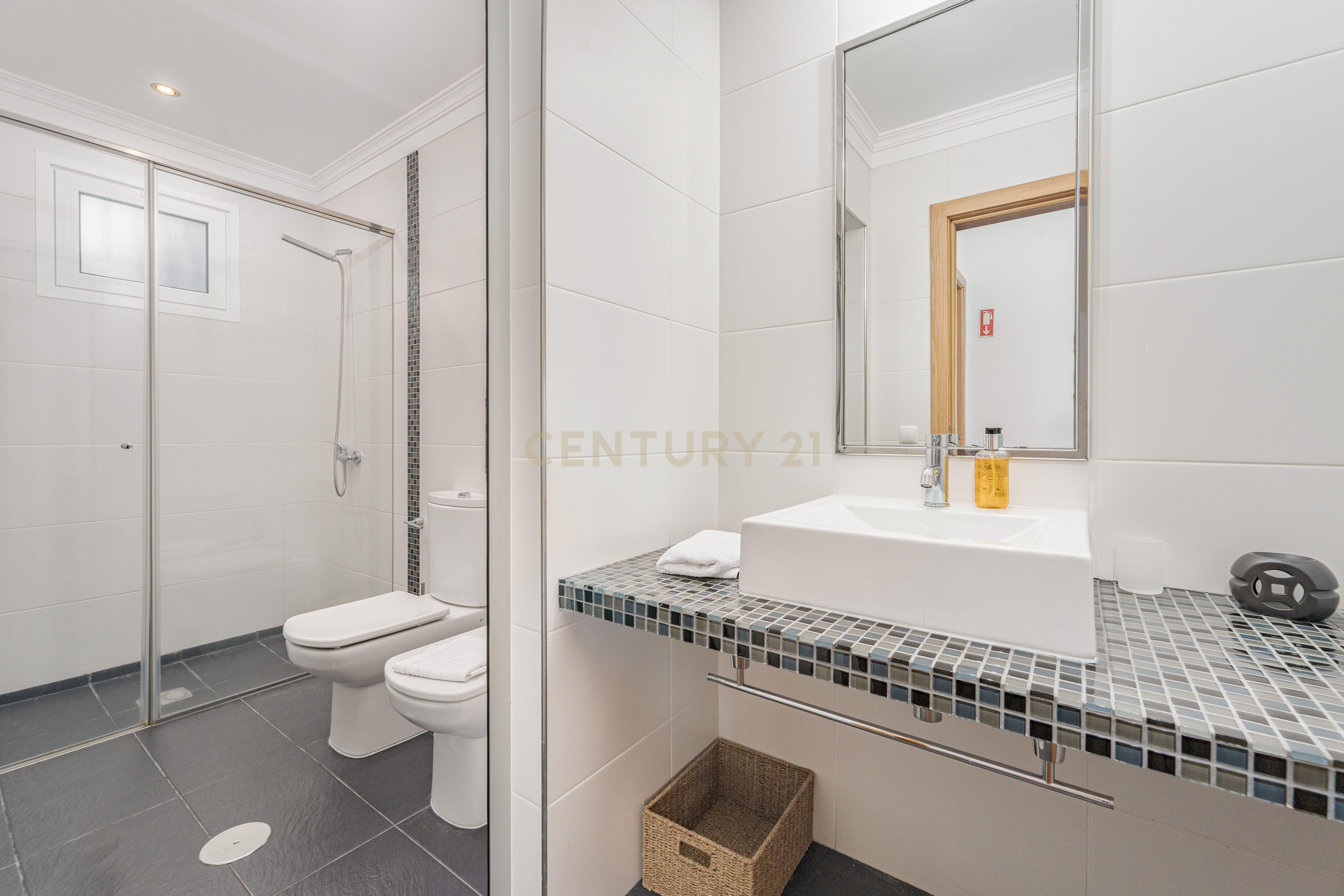 Moradia de Exceção em Ribeira Brava – Luxo, Conforto & Rentabilidade - Image 27
