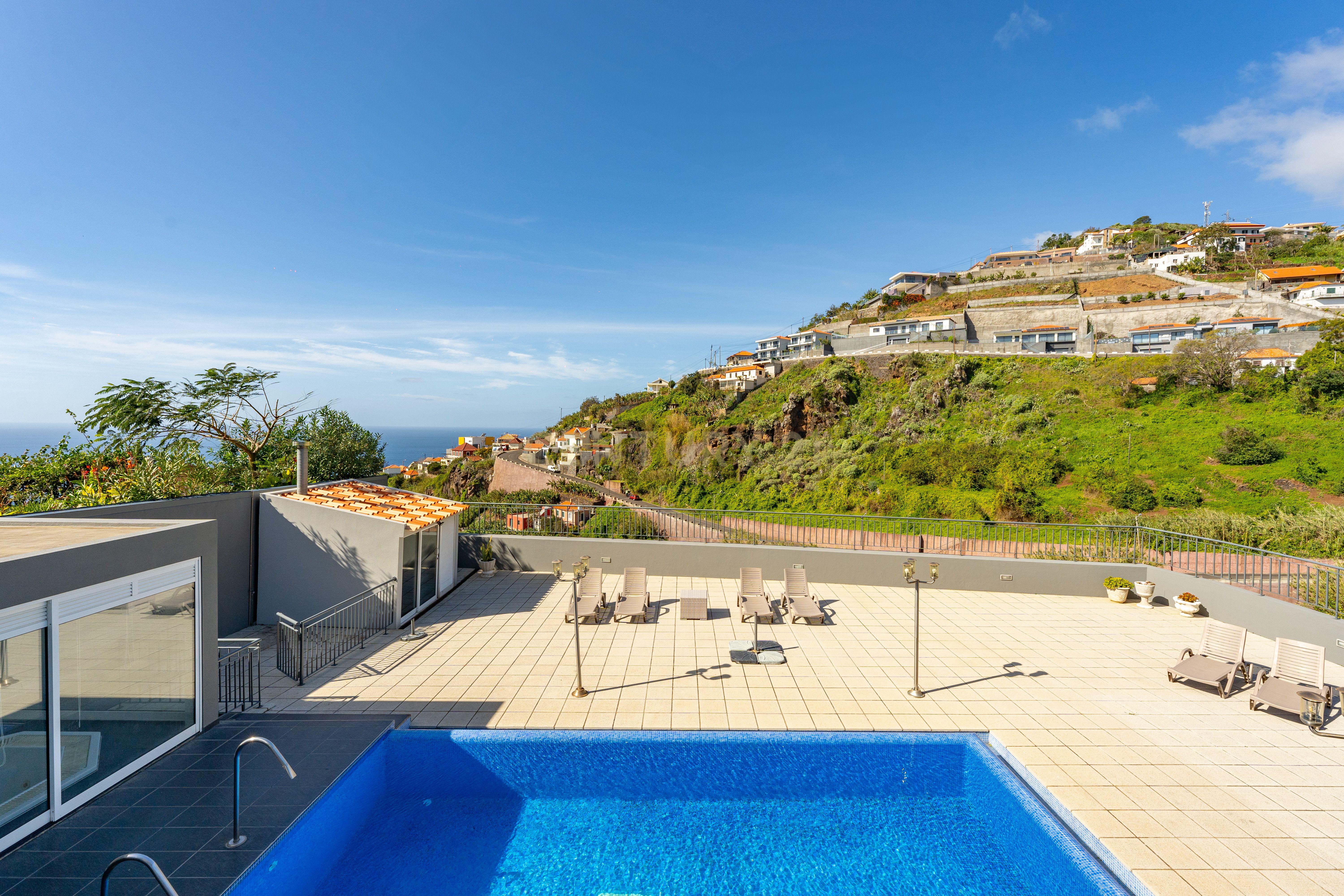 Moradia de Exceção em Ribeira Brava – Luxo, Conforto & Rentabilidade - Image 41