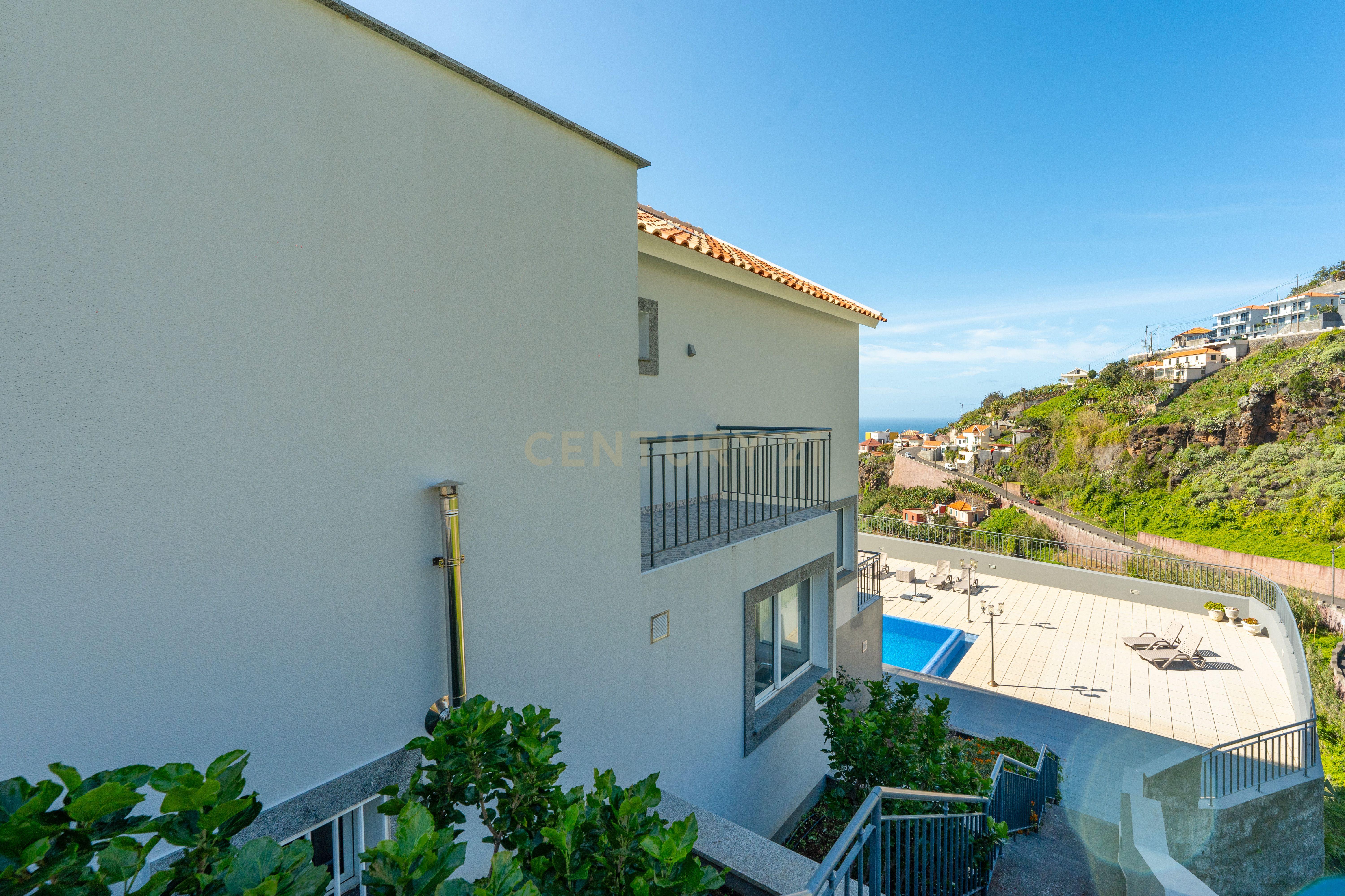 Moradia de Exceção em Ribeira Brava – Luxo, Conforto & Rentabilidade - Image 55