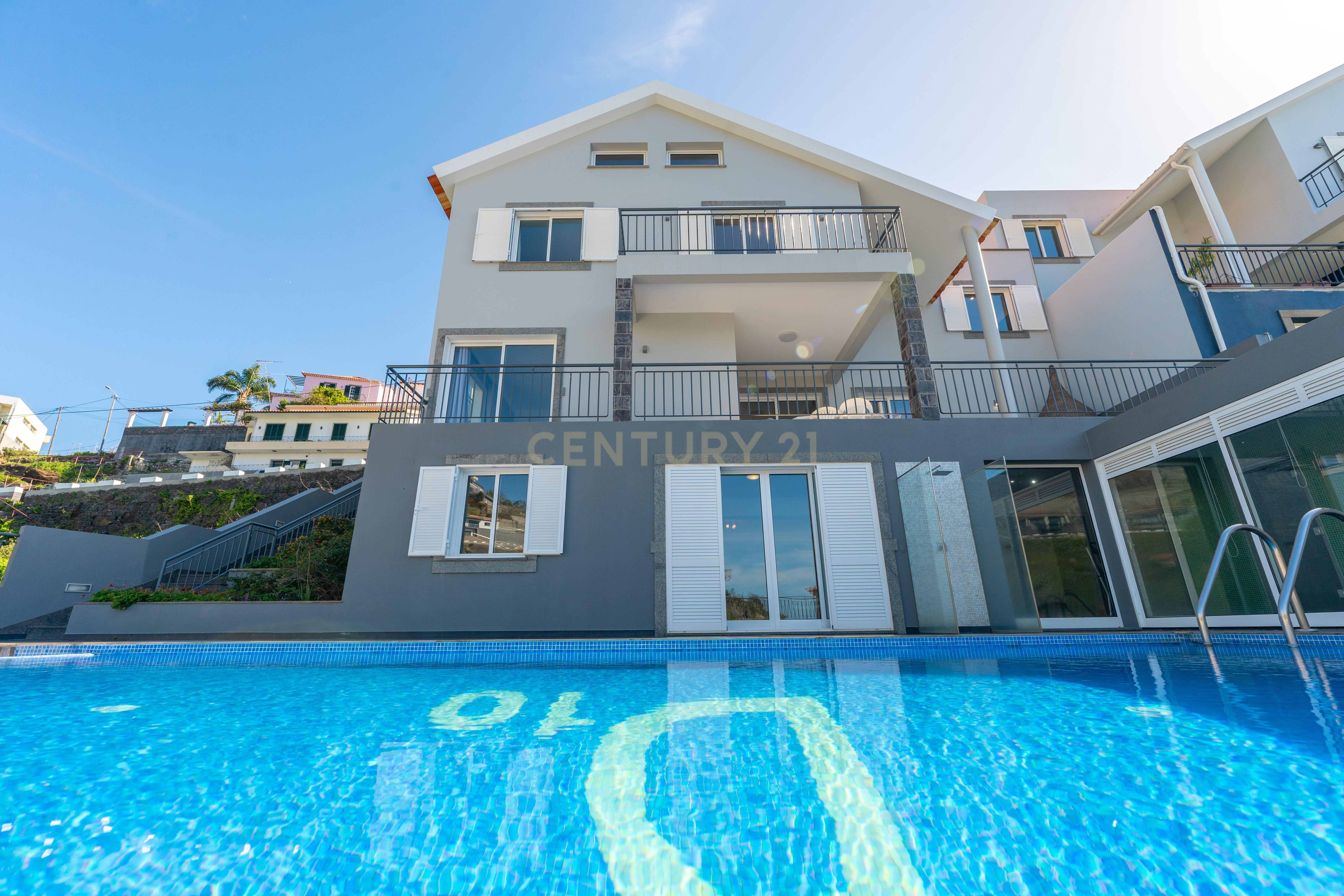 Moradia de Exceção em Ribeira Brava – Luxo, Conforto & Rentabilidade - Image 59