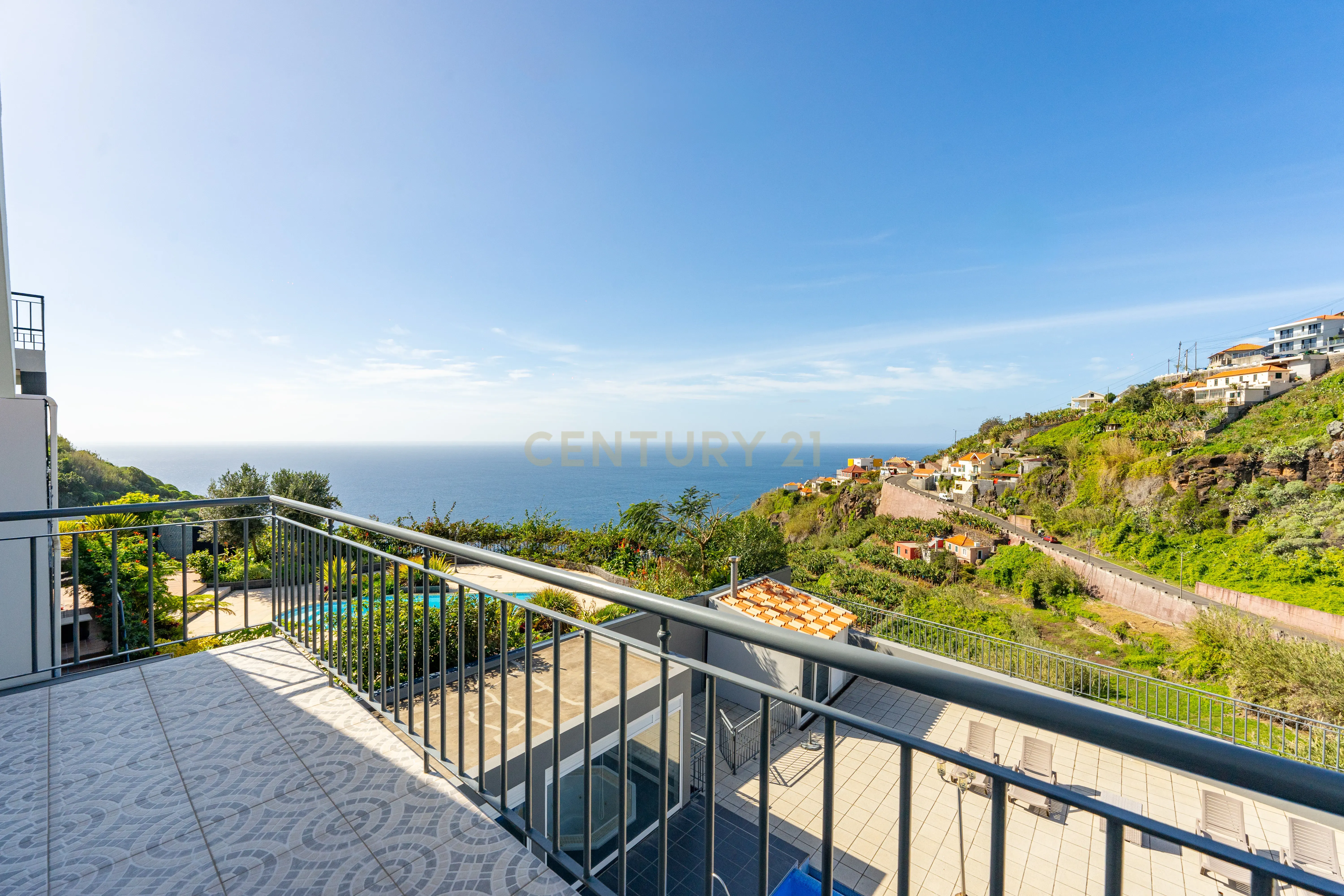 Moradia de Exceção em Ribeira Brava – Luxo, Conforto & Rentabilidade - Image 12