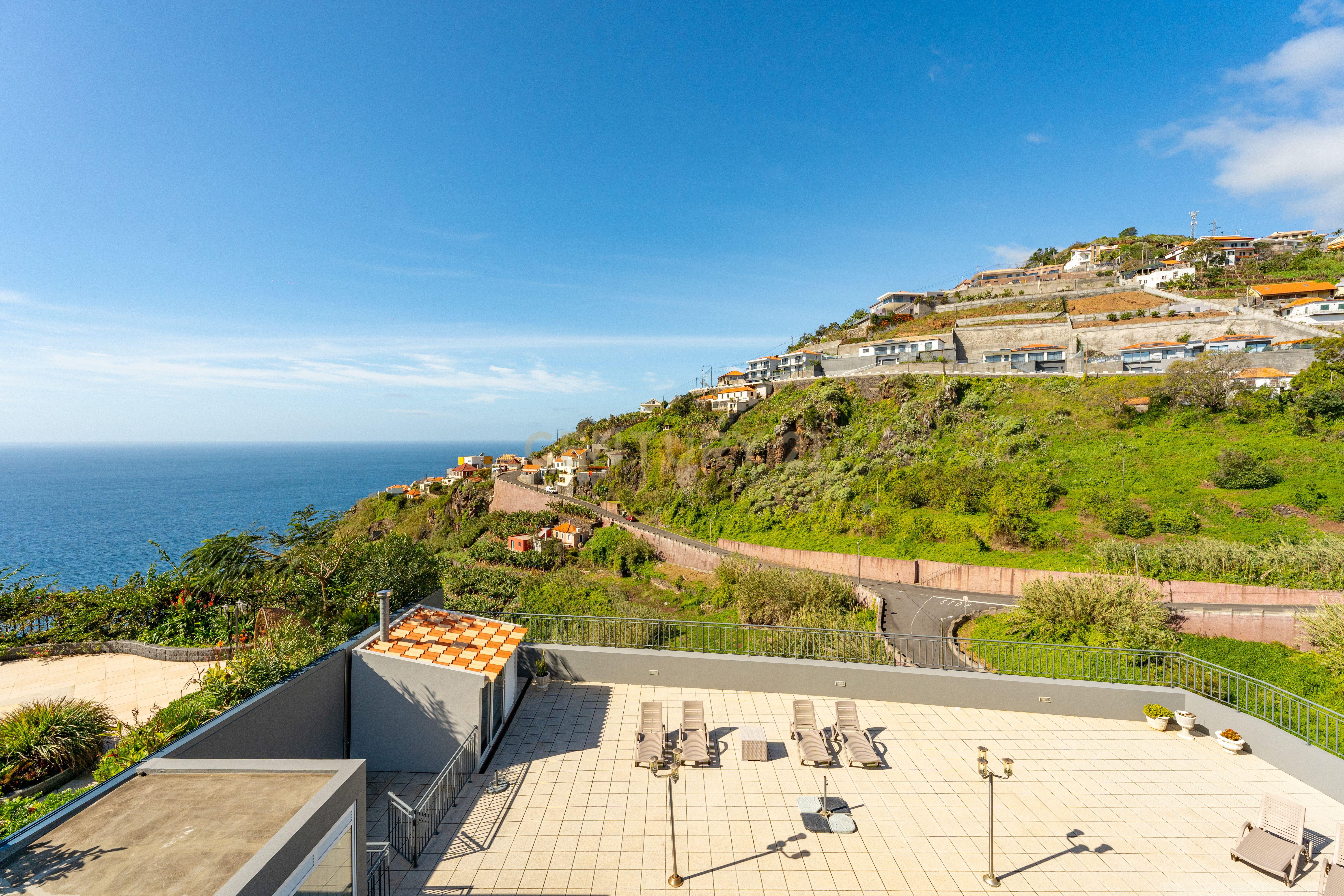 Moradia de Exceção em Ribeira Brava – Luxo, Conforto & Rentabilidade - Image 13