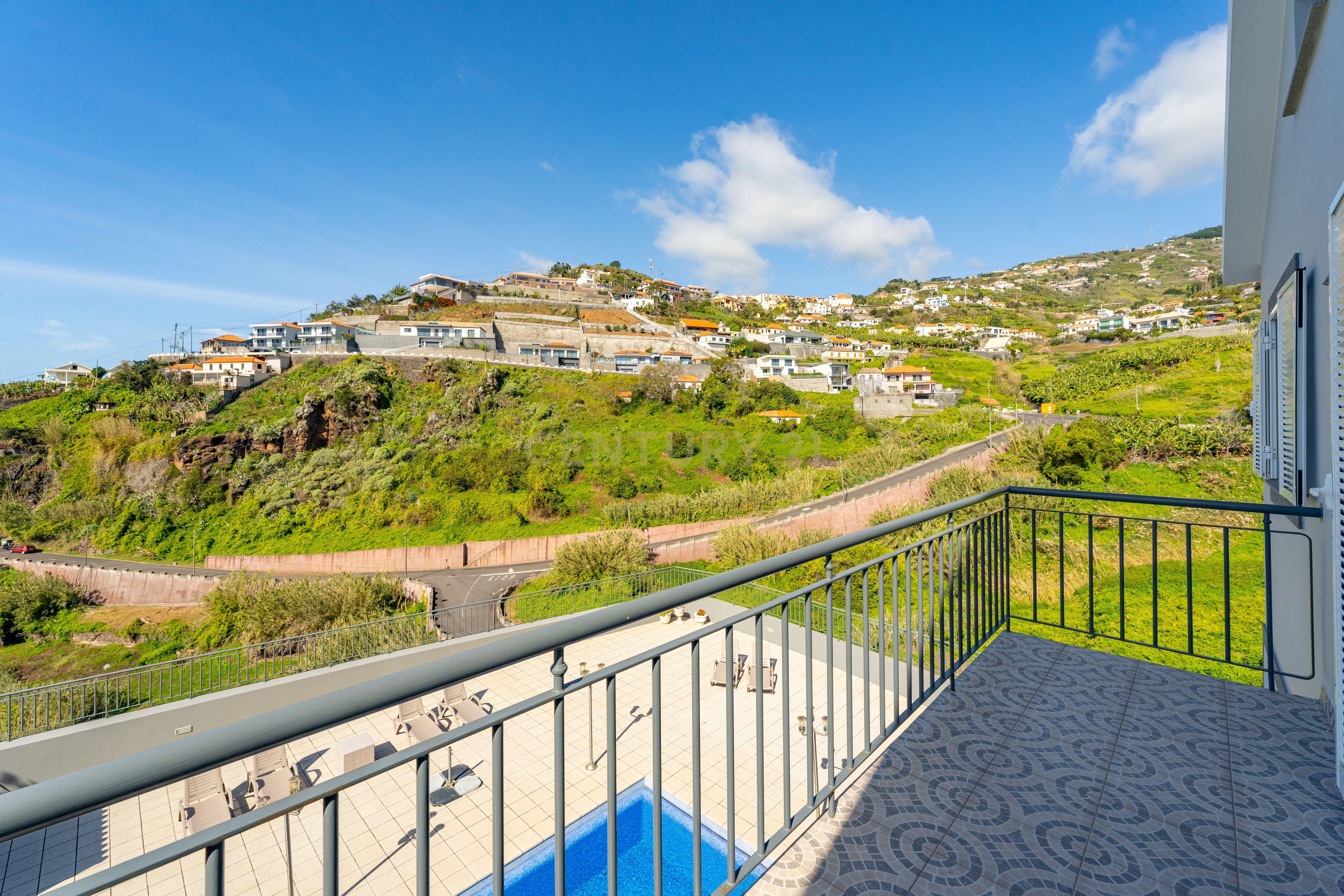 Moradia de Exceção em Ribeira Brava – Luxo, Conforto & Rentabilidade - Image 14