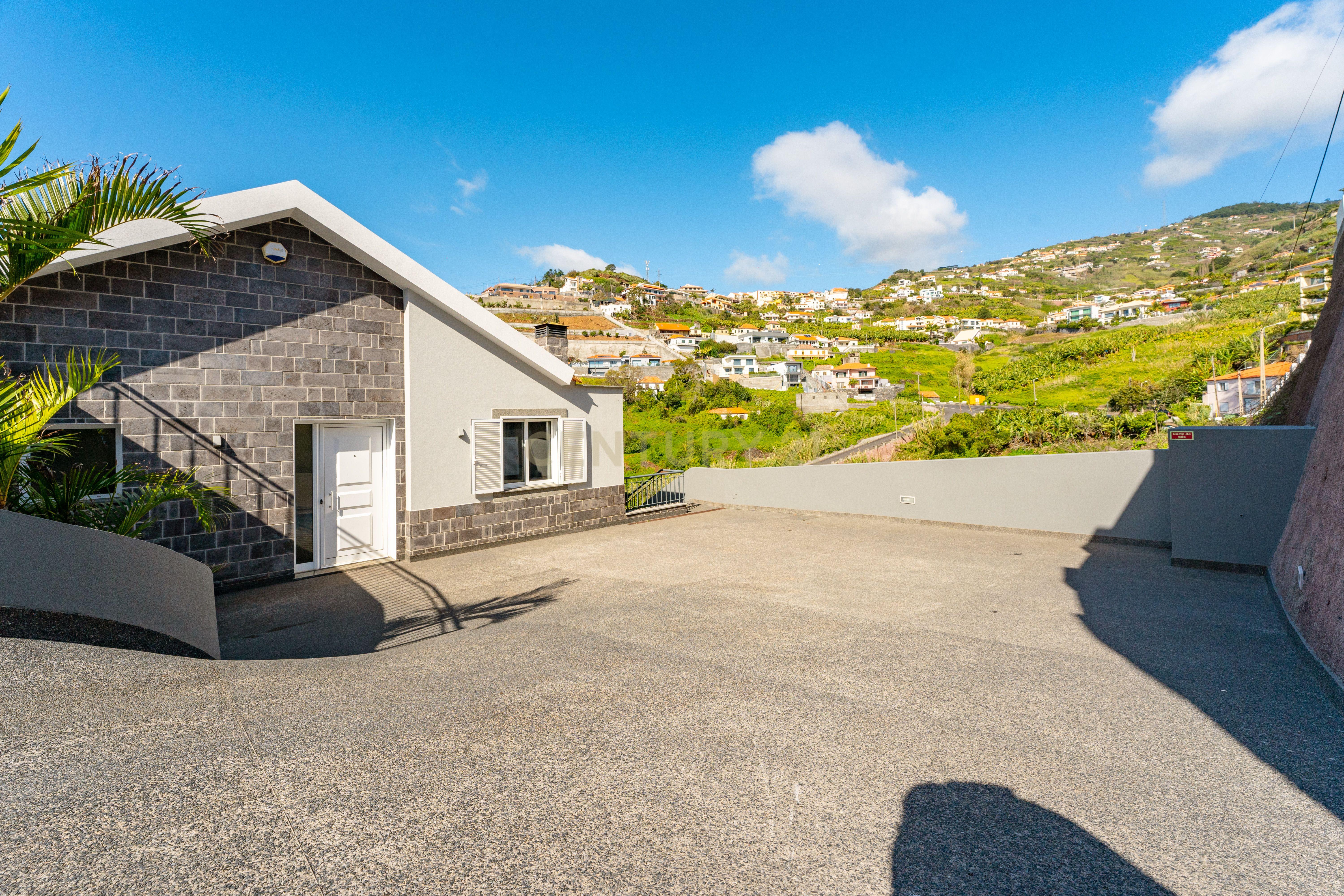 Moradia de Exceção em Ribeira Brava – Luxo, Conforto & Rentabilidade - Image 62