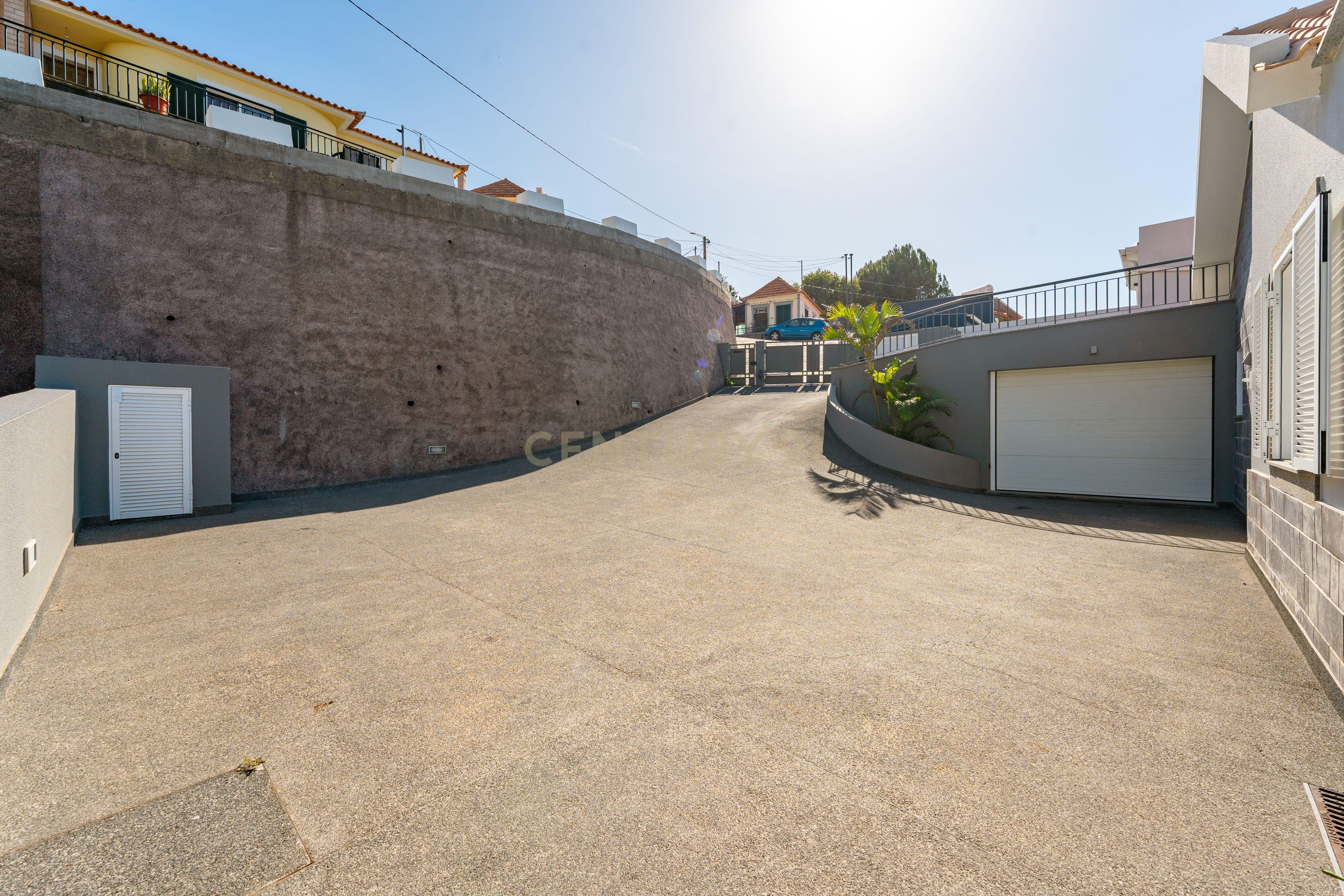 Moradia de Exceção em Ribeira Brava – Luxo, Conforto & Rentabilidade - Image 65
