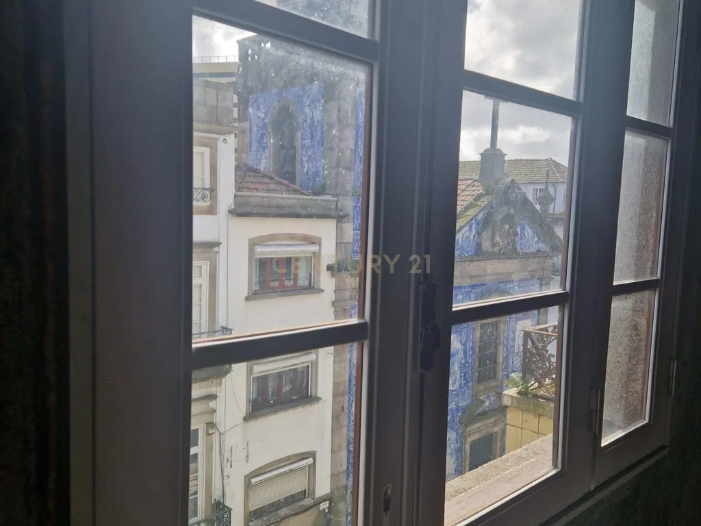 Espaçosa Propriedade para Recuperação no Coração do Porto - Image 6