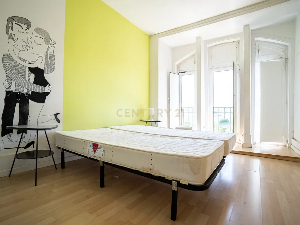 Apartamento Único com Vista sobre o Campo Pequeno – Lisboa - Image 20